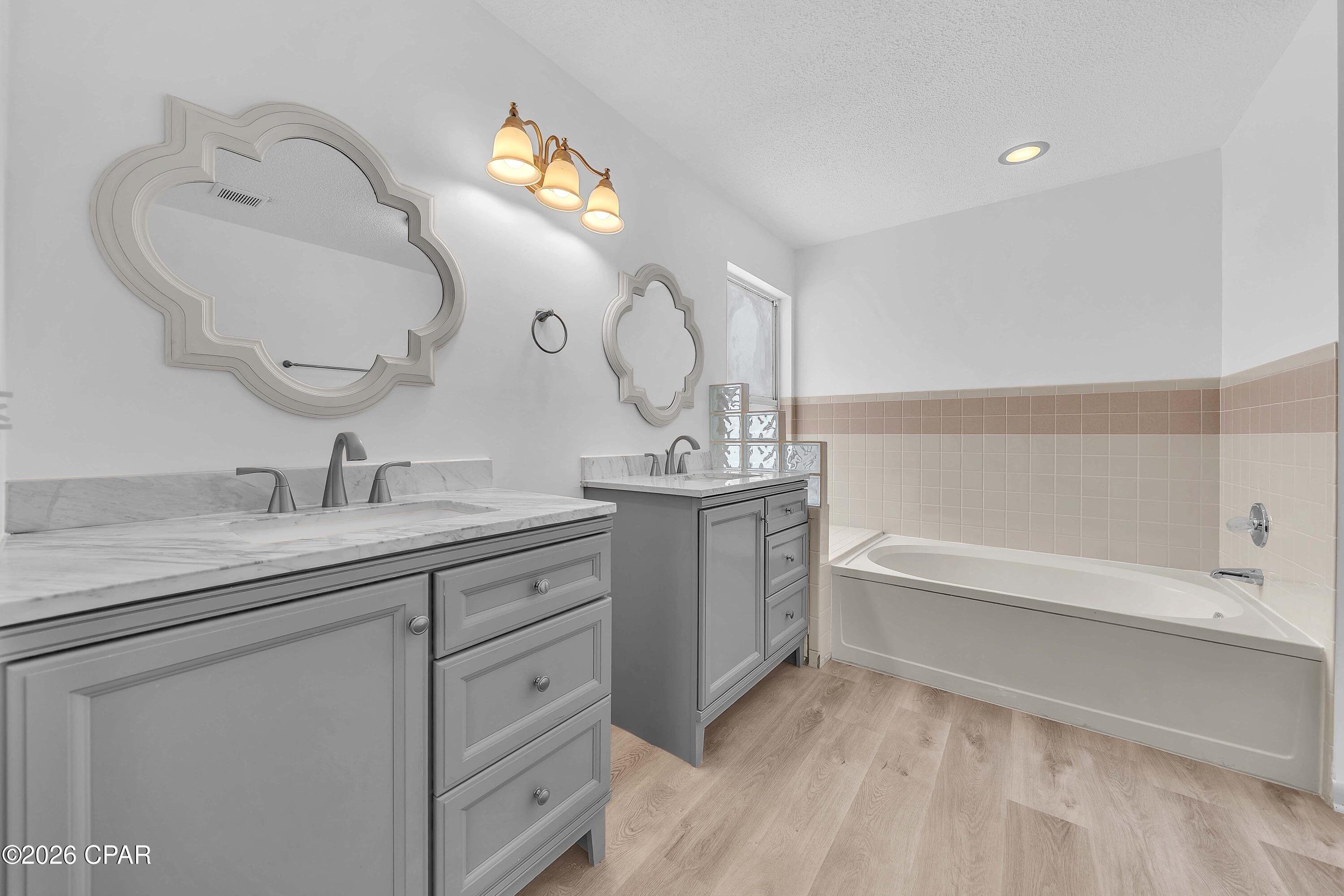 North Lagoon Oaks 6th Add - Residential