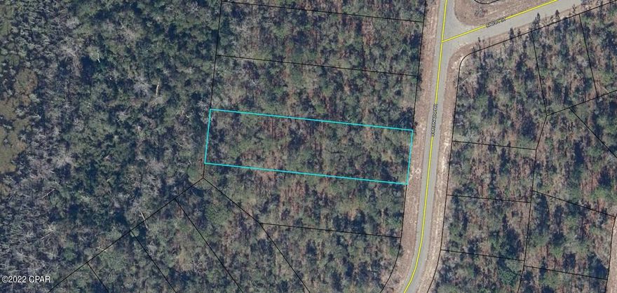 Great building lot located in a country setting. Great golf course and lakes for fishing and swimming.