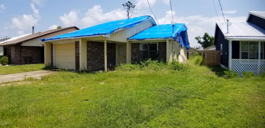 2 bed 1.5 bath house. Great fixer upper rental or renovation for investors.