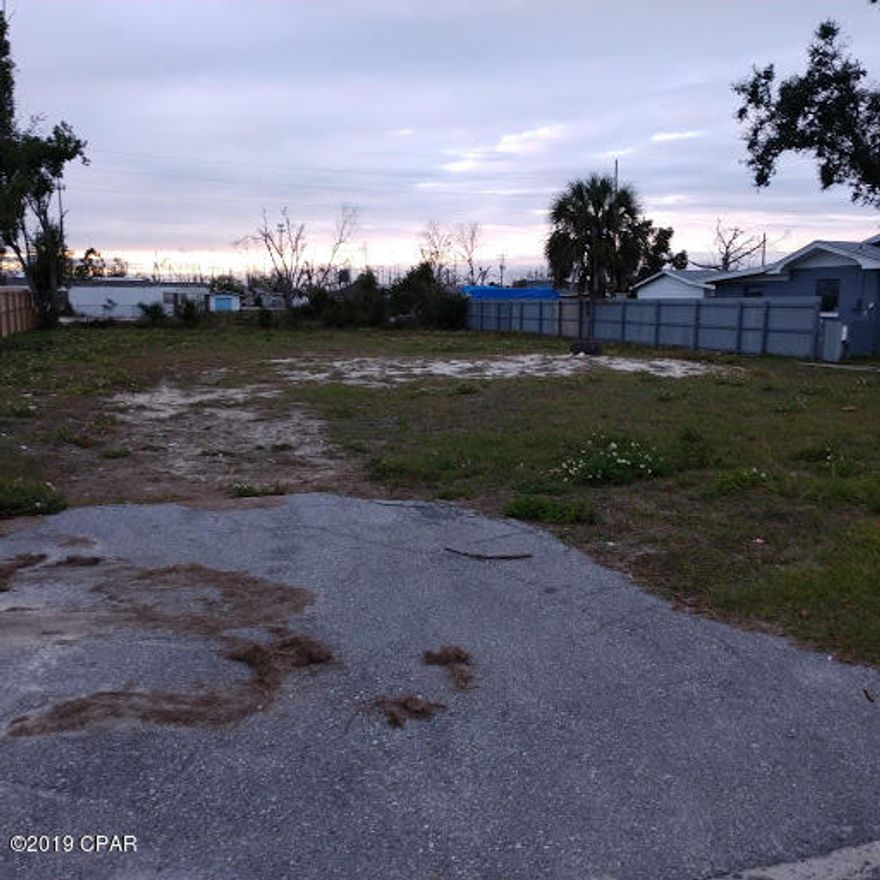 Beautiful building cleared,lot conveniently located to every thing you would need  Near Tyndall Air Force Base.