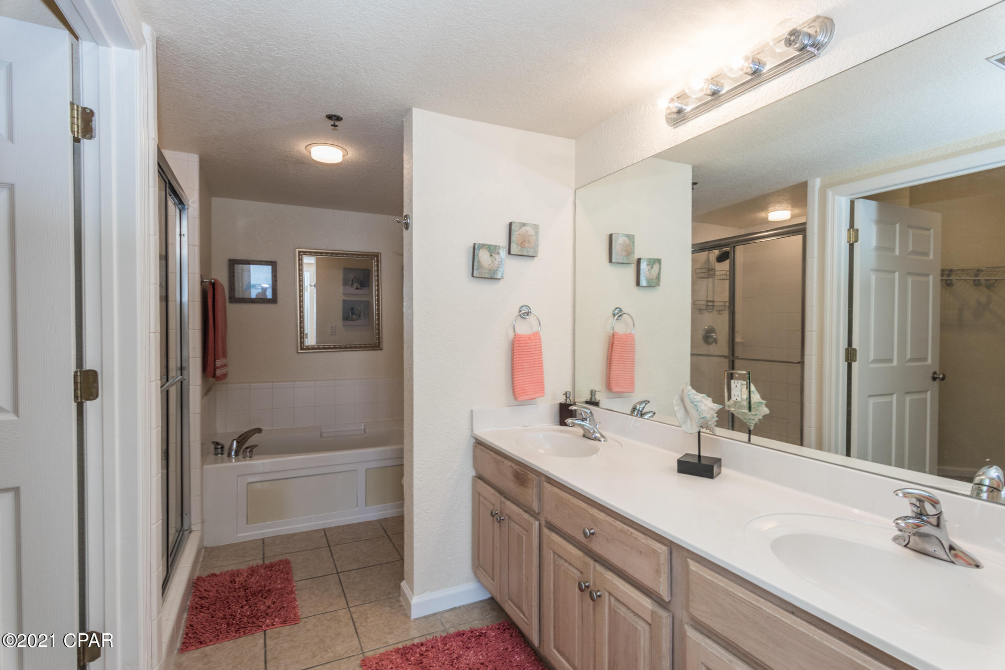 Hibiscus By The Bay - Residential