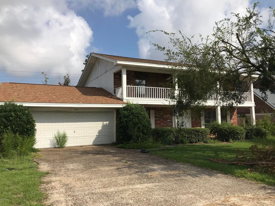 Gorgeous Forest Park home with hurricane damage! House is gutted and stripped down to studs. It's a blank canvas for the home of your dreams! Highly desirable location, close to shopping and schools. Home on quiet cul-de-sac.

All sizes are approximate and should be verified.