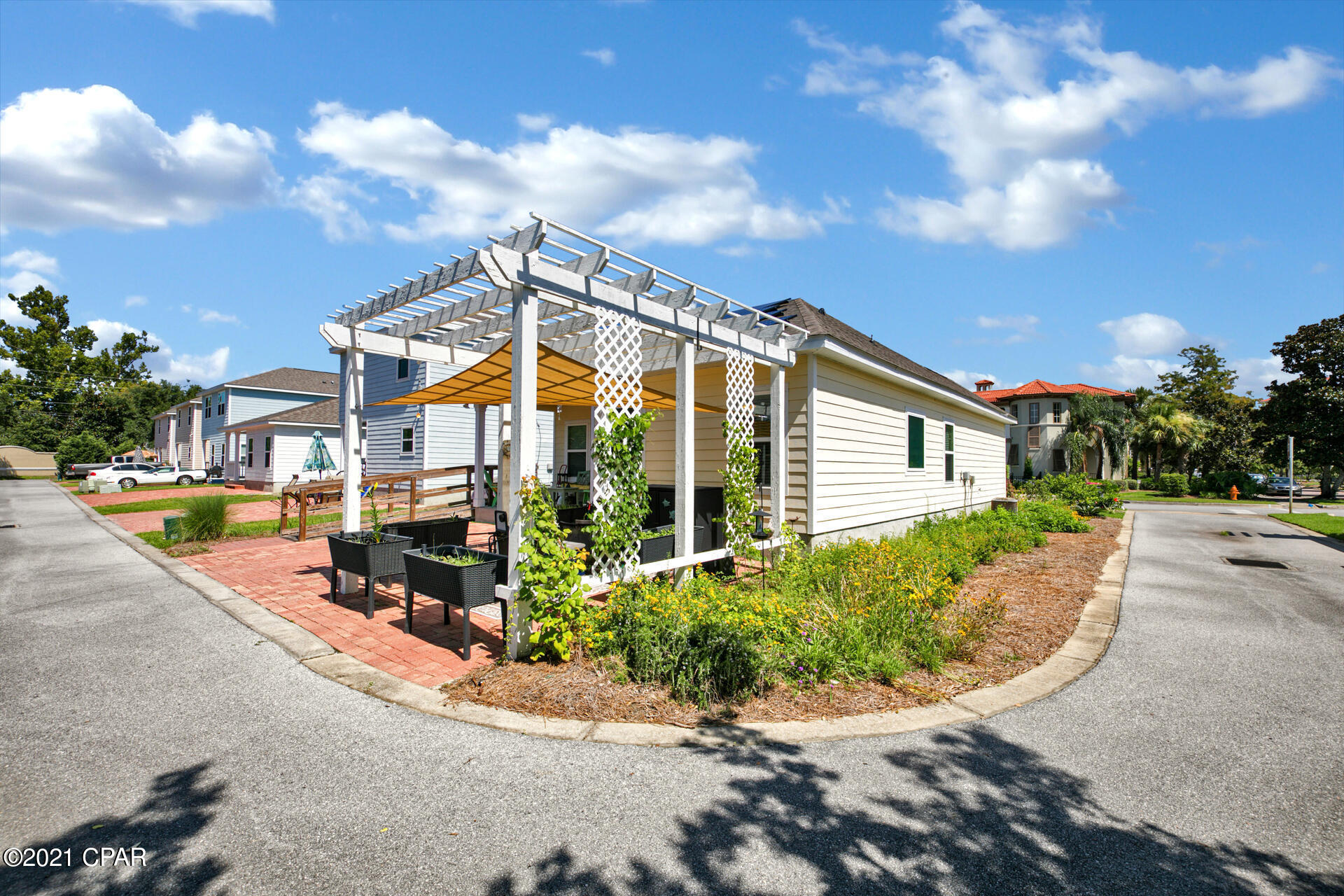 Magnolia Bay Club - Residential