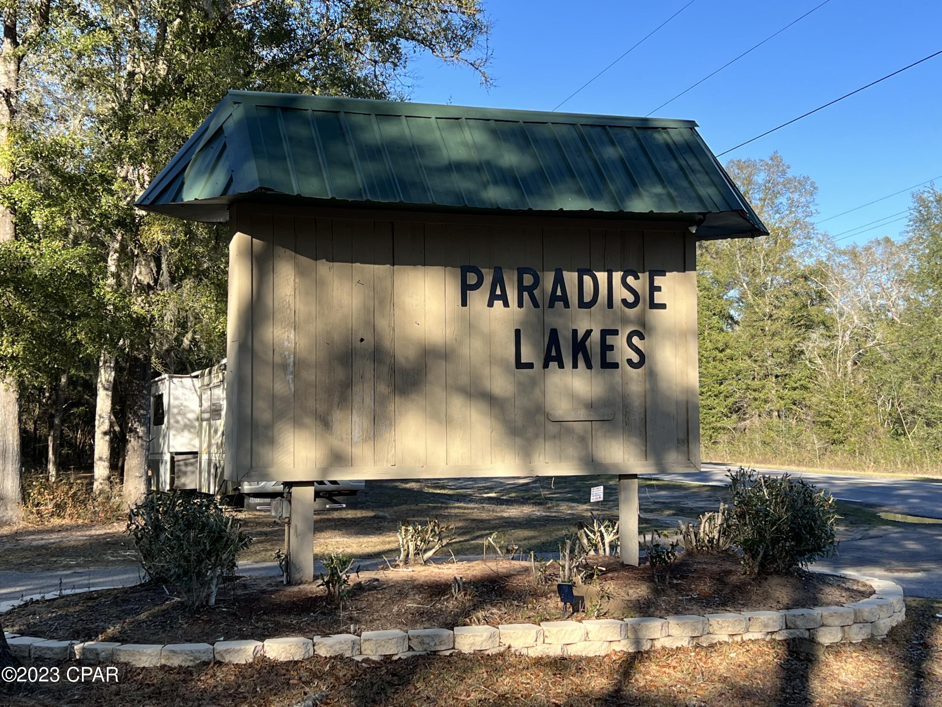 Paradise Lakes - Land