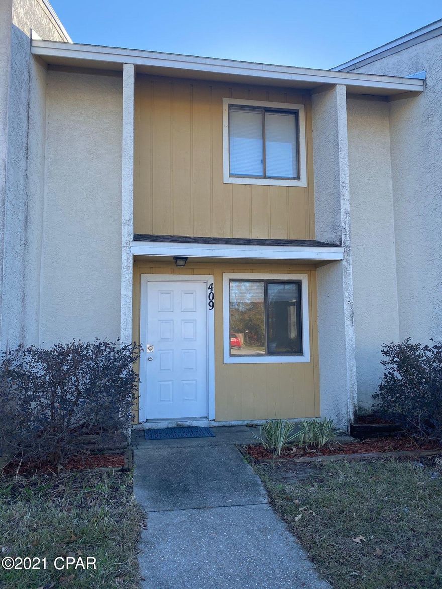 This townhome is located in Venetian Villa. This home features an open floor plan and a small breakfast bar. This home also features a half bath downstairs and the master connects to the bathroom in the hallway upstairs. The backyard includes a privacy fence and there are washer/dryer connections in the storage area on the back patio.