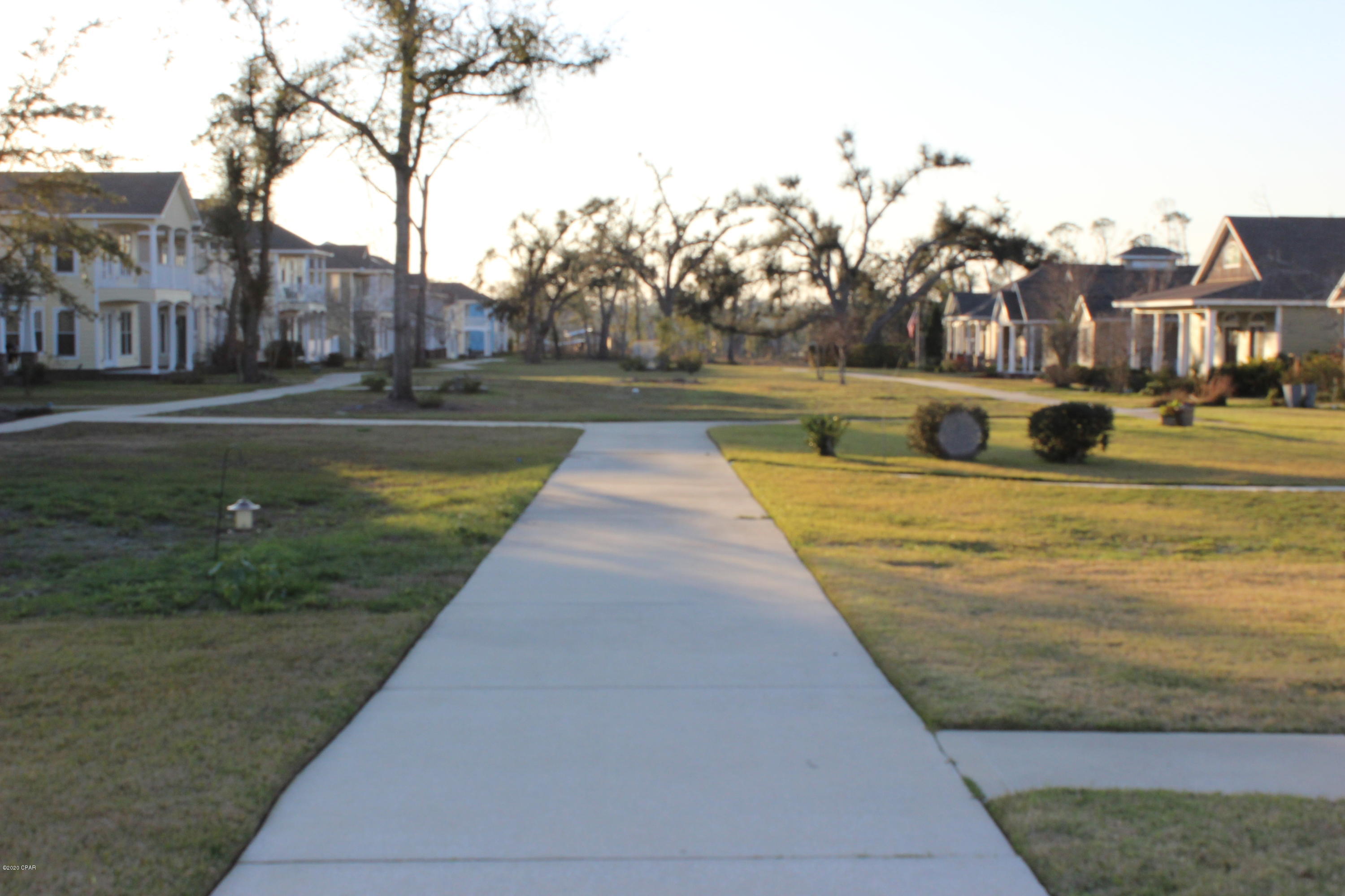 Riverside Park - Land