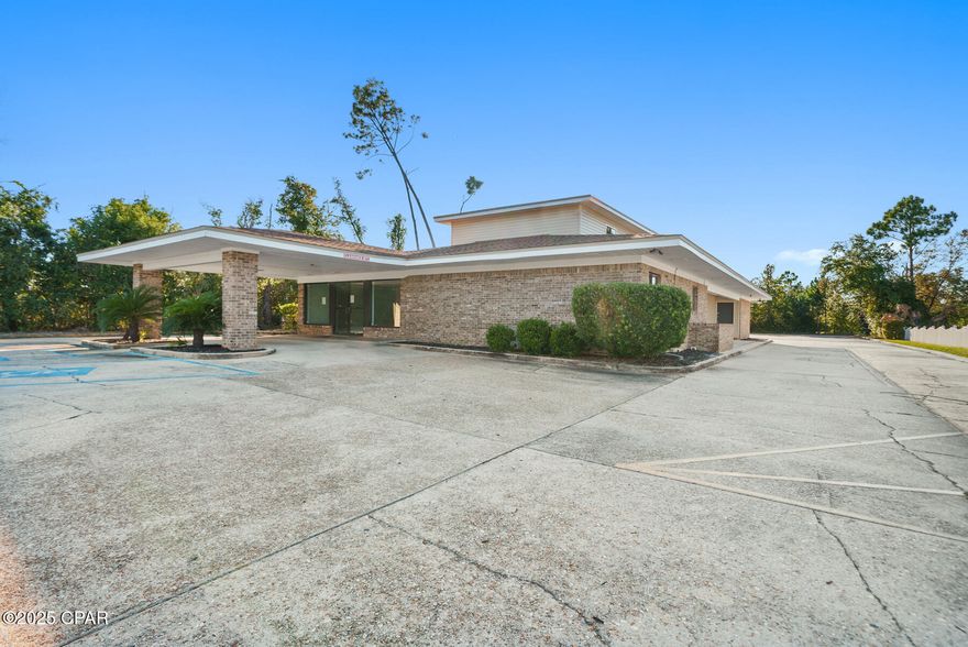 Total Space: 4,346 +/- SF Medical Office Building
Location: Adjoining HCA Gulf Coast Medical Center's Campus 
Frontage on Jenks Ave, convenient to W 23rd St
Parking: Abundant Parking