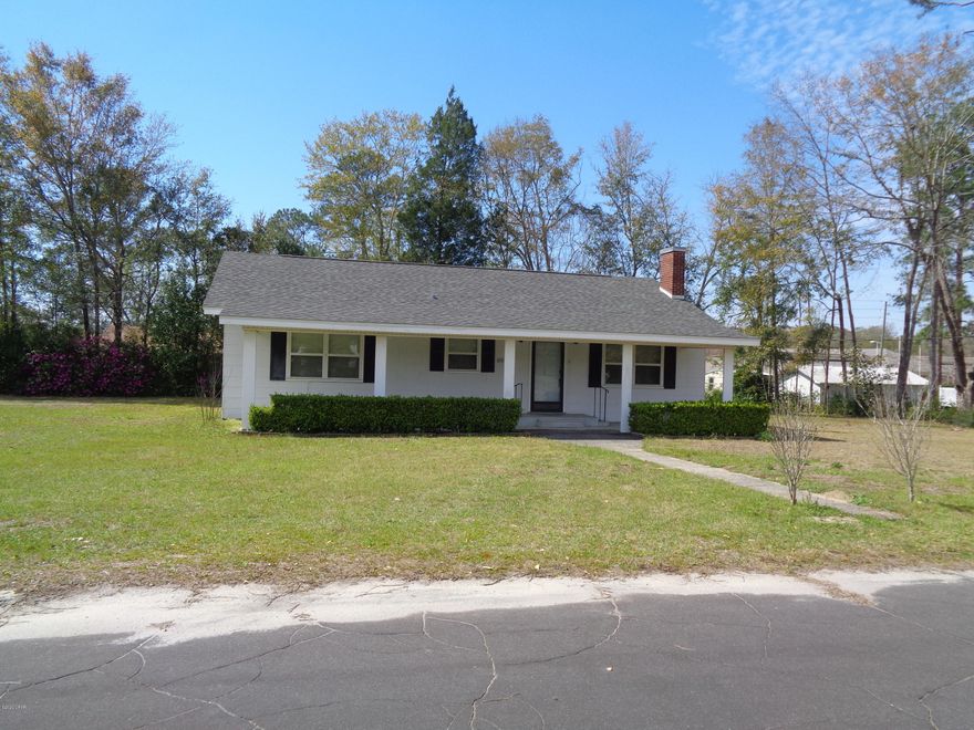 Lovely older home with updates. This rental has 2 bedrooms 1 bath. Hardwood floors and kitchen with ample cabinets. Call to see thsi home today!!!