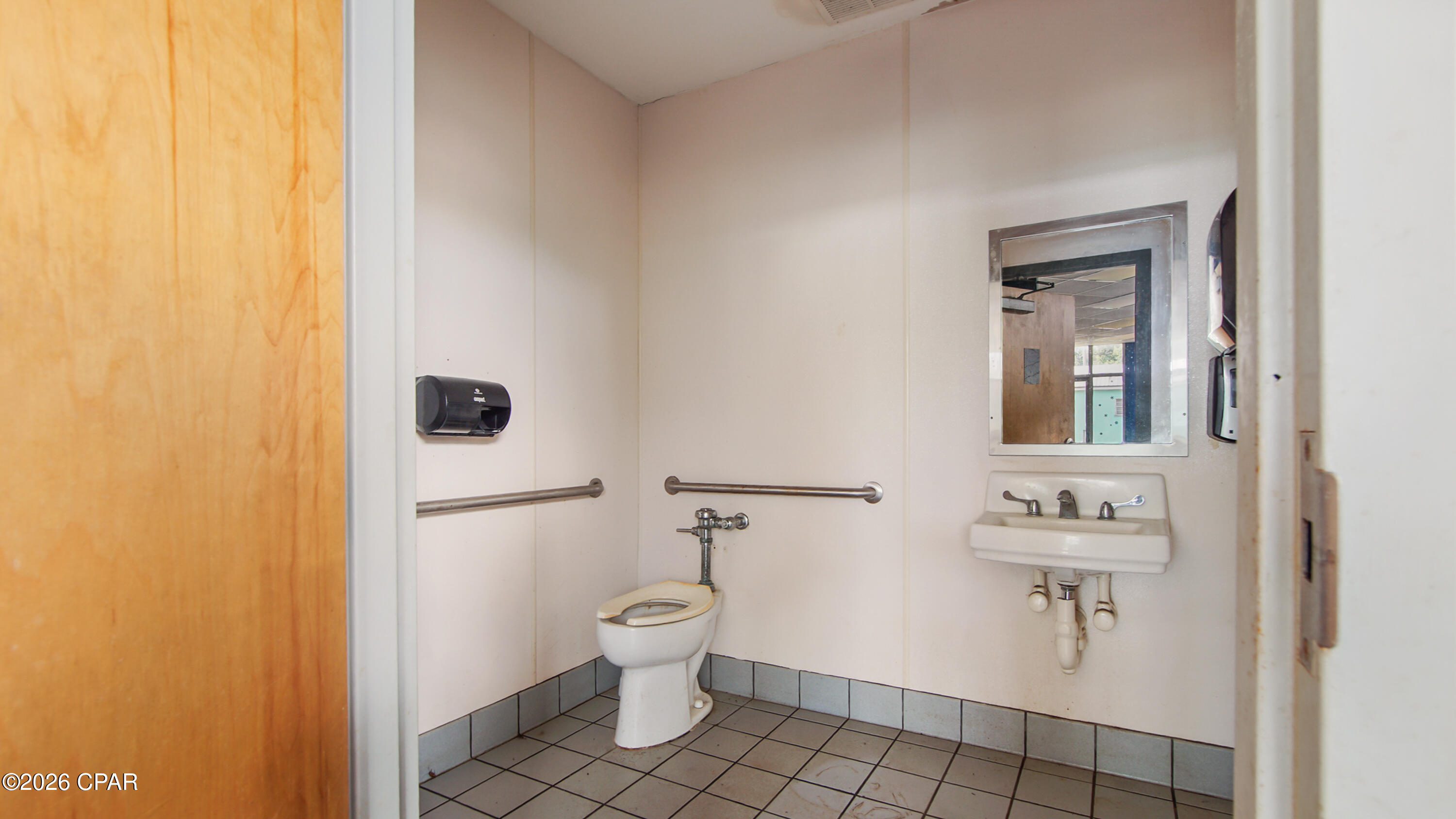 [No Recorded Subdiv] - Commercial Sale