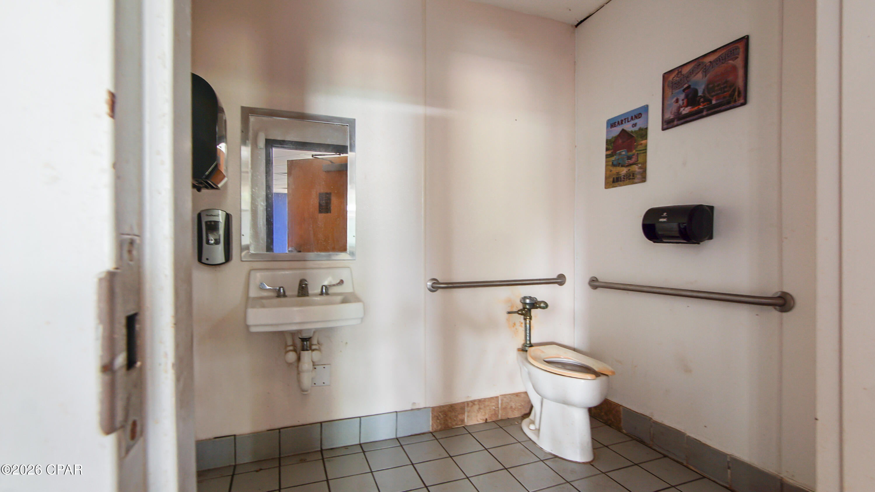 [No Recorded Subdiv] - Commercial Sale