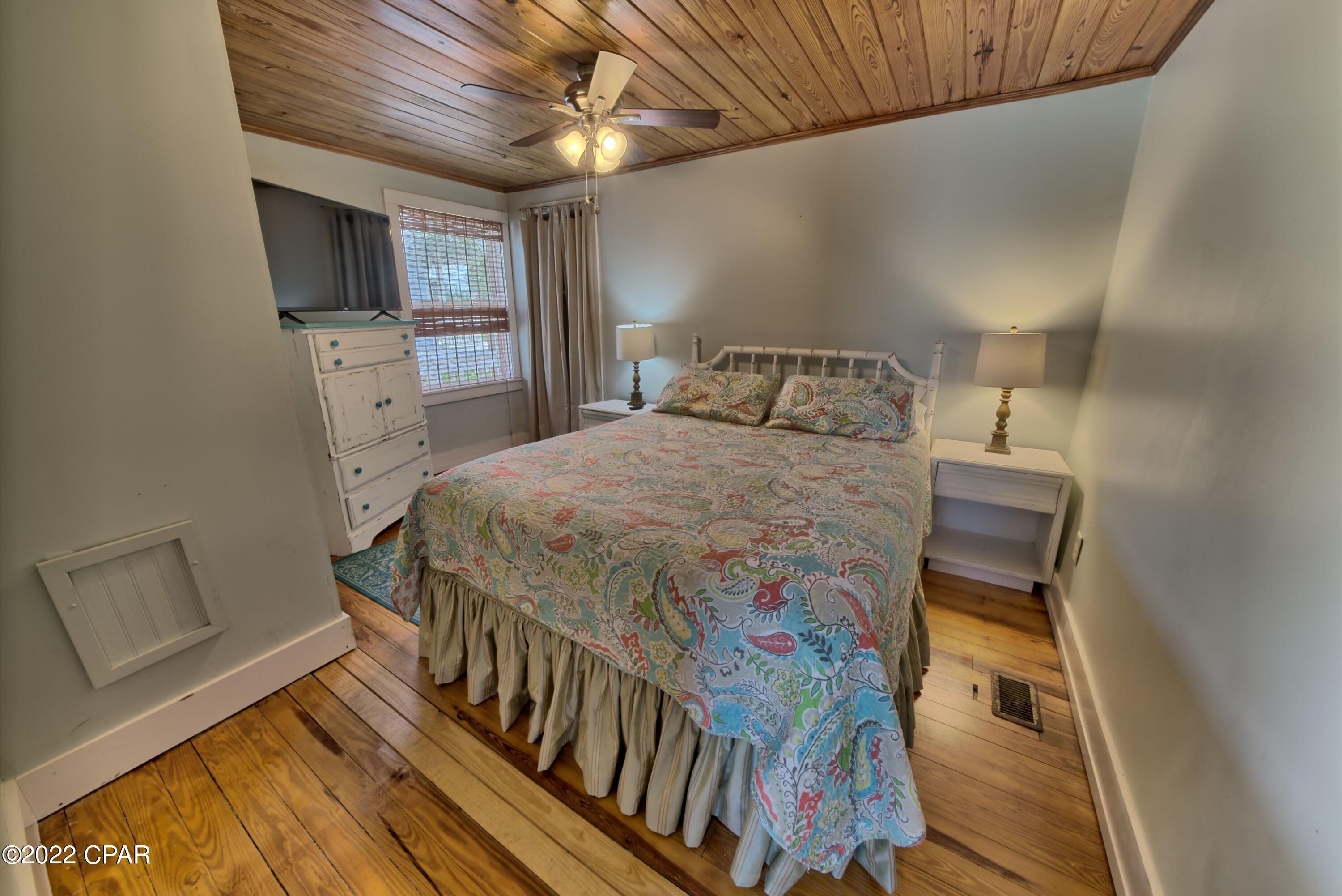 Laguna Beach Estates 1st Add - Residential