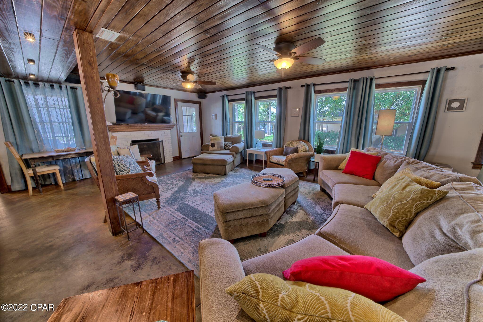 Laguna Beach Estates 1st Add - Residential