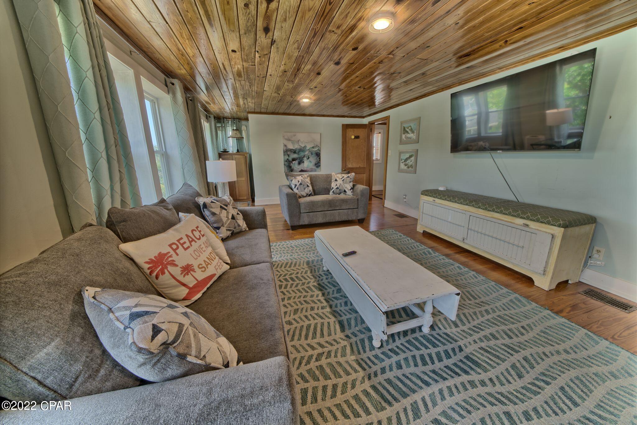 Laguna Beach Estates 1st Add - Residential