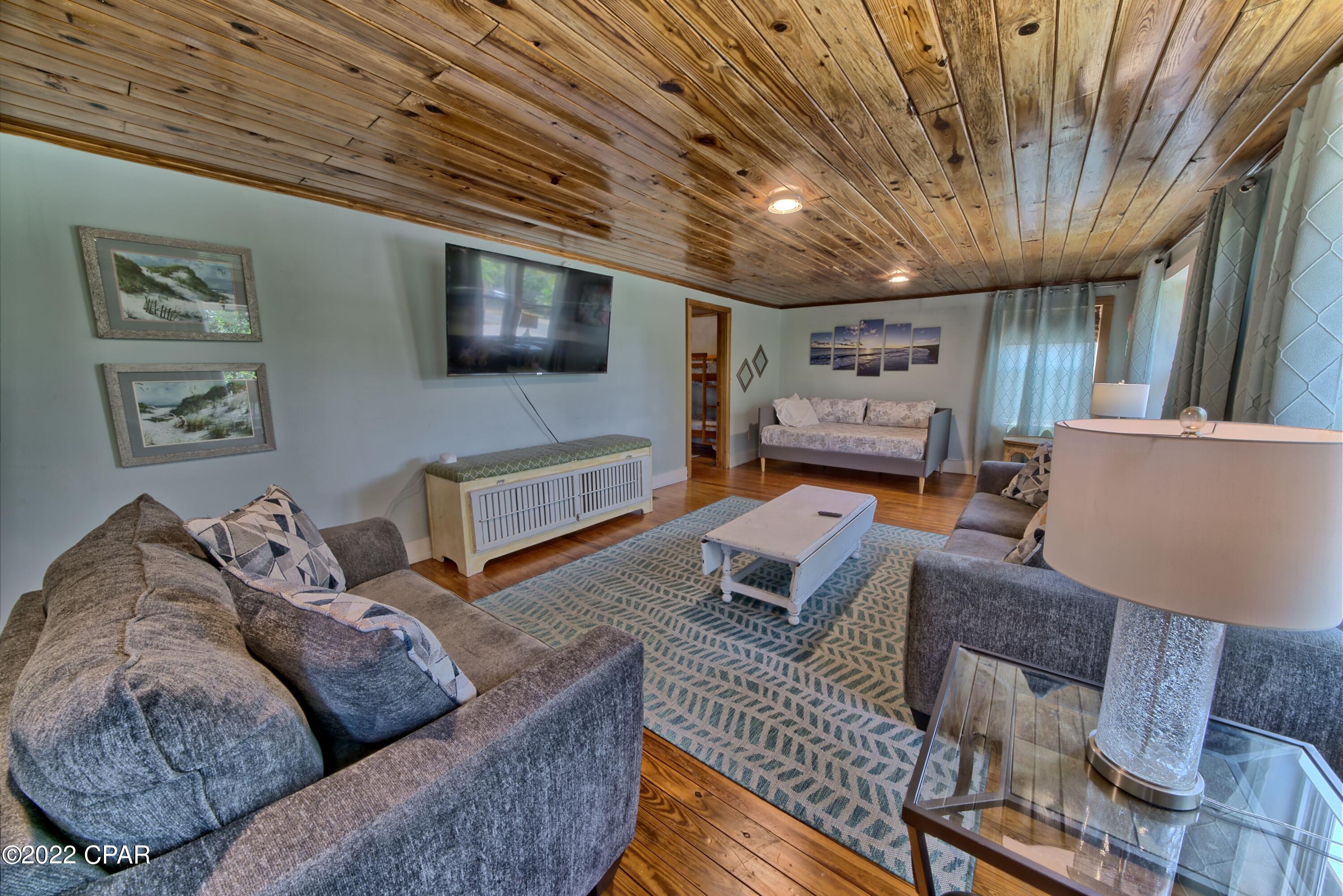 Laguna Beach Estates 1st Add - Residential