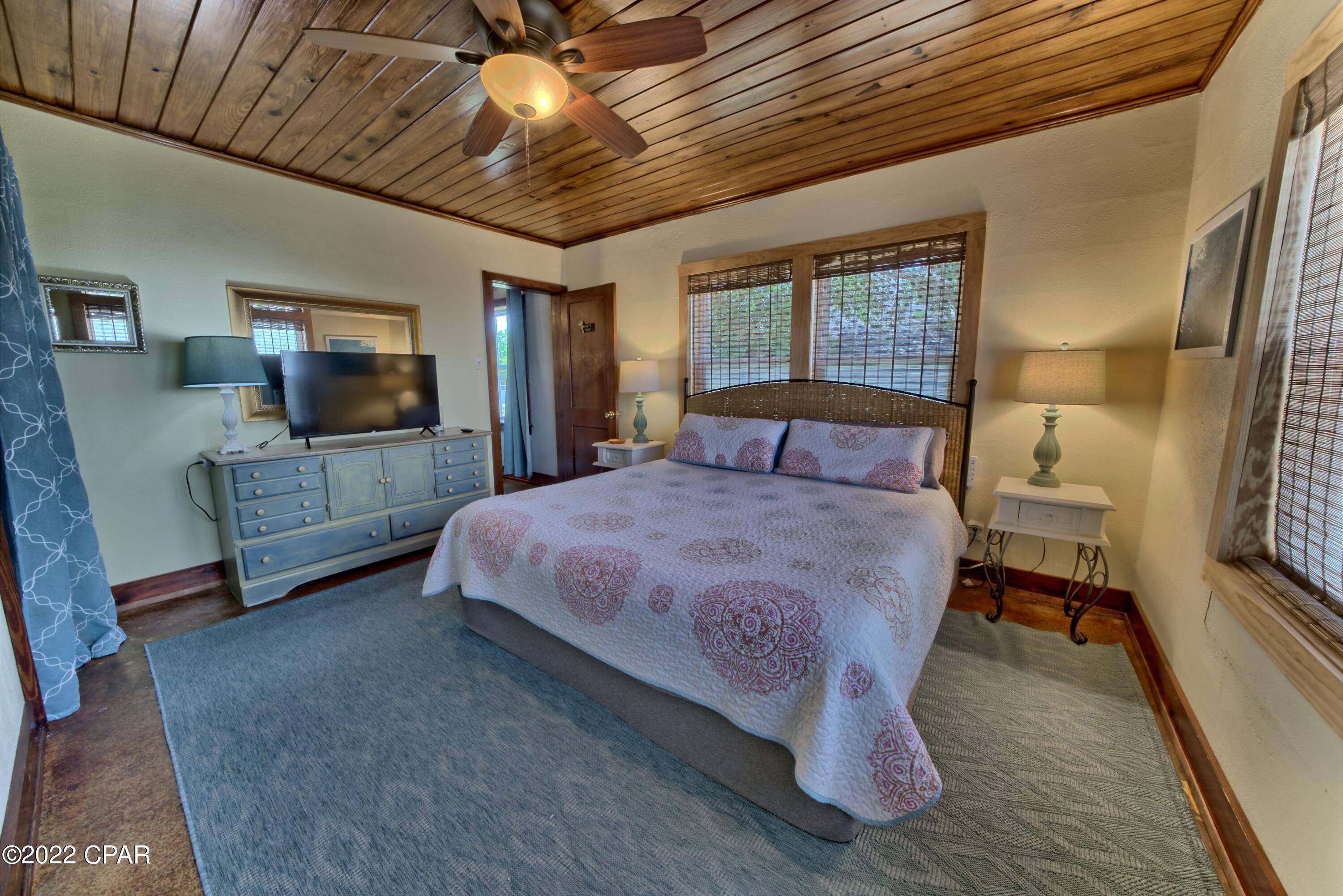 Laguna Beach Estates 1st Add - Residential