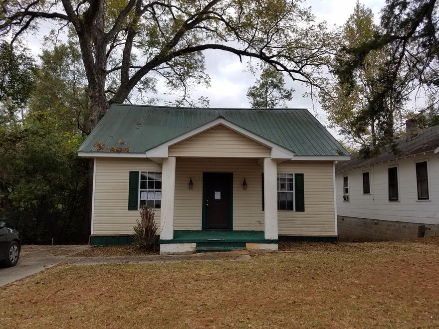 Located in the City Limits of Marianna. 2 Bedroom 2 Bath home with 1692 sq ft. 2nd bedroom on 1st floor. Master Bedroom & sewing room on 2nd floor. Master bath has claw foot tub!! Mudd room off back deck.  Original hardwood floors on 1st floor in good condition. Just around the corner from Wynn Street City park!! Call today for offer instructions. Home to be sold AS-IS