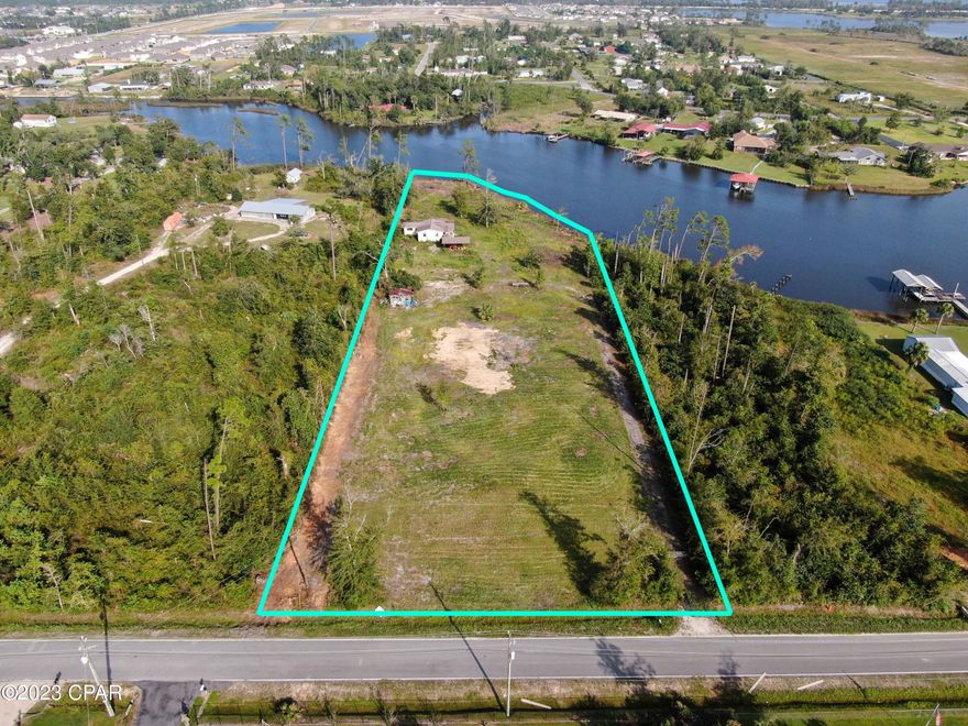 CURRENTLY UNDER CONTRACT, SELLER WILL CONSIDER BACKUP OFFERS - A Unique Property You Don't Want To Miss!
This property boasts over three cleared acres, providing ample space for endless possibilities. You can build your own personal workshop or pole barn with ease. Situated on Gainer Bayou with access to the Gulf of Mexico, all you need is a boat and a dock. This property features a 2 bedroom/2 bath home that can be updated to your liking. You'll enjoy waterfront views from the Florida room, living room, kitchen area, and covered porch. Additionally, the back patio has been converted into a Florida room, complete with an extra bathroom.
Don't let this one-of-a-kind opportunity slip away!