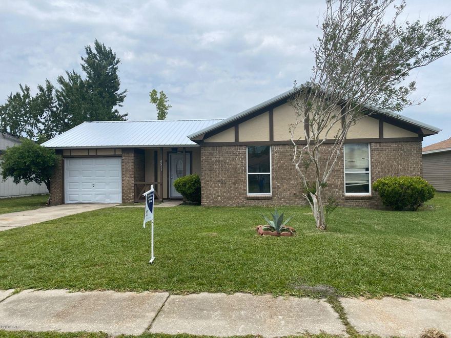 This home offers 3 Bedrooms and 2 Baths, open patio in the backyard and a 1 Car garage.



*No Pets*