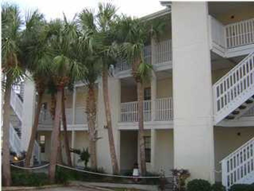 Great 1 Bedroom 1.5 Bath Condo in popular Horizon South Complex. completely furnished except personal items. Close to pool and Beach. Great unit for rental or 2nd home. (Age, Square Footage, Room and Lot size are approximate. Please verify if important.)