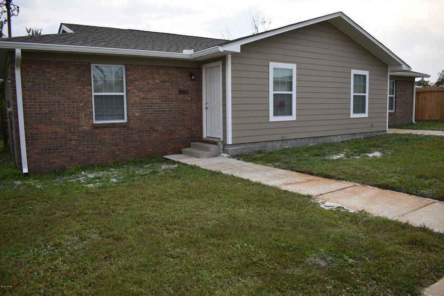 2bed 1 bath. Close to Rutherford High School, convenient to Tyndall AFB. Private entrance, shared back patio space. Private washer and dryer hookups. NO pets. 

Quarterly pest service and yard service included.