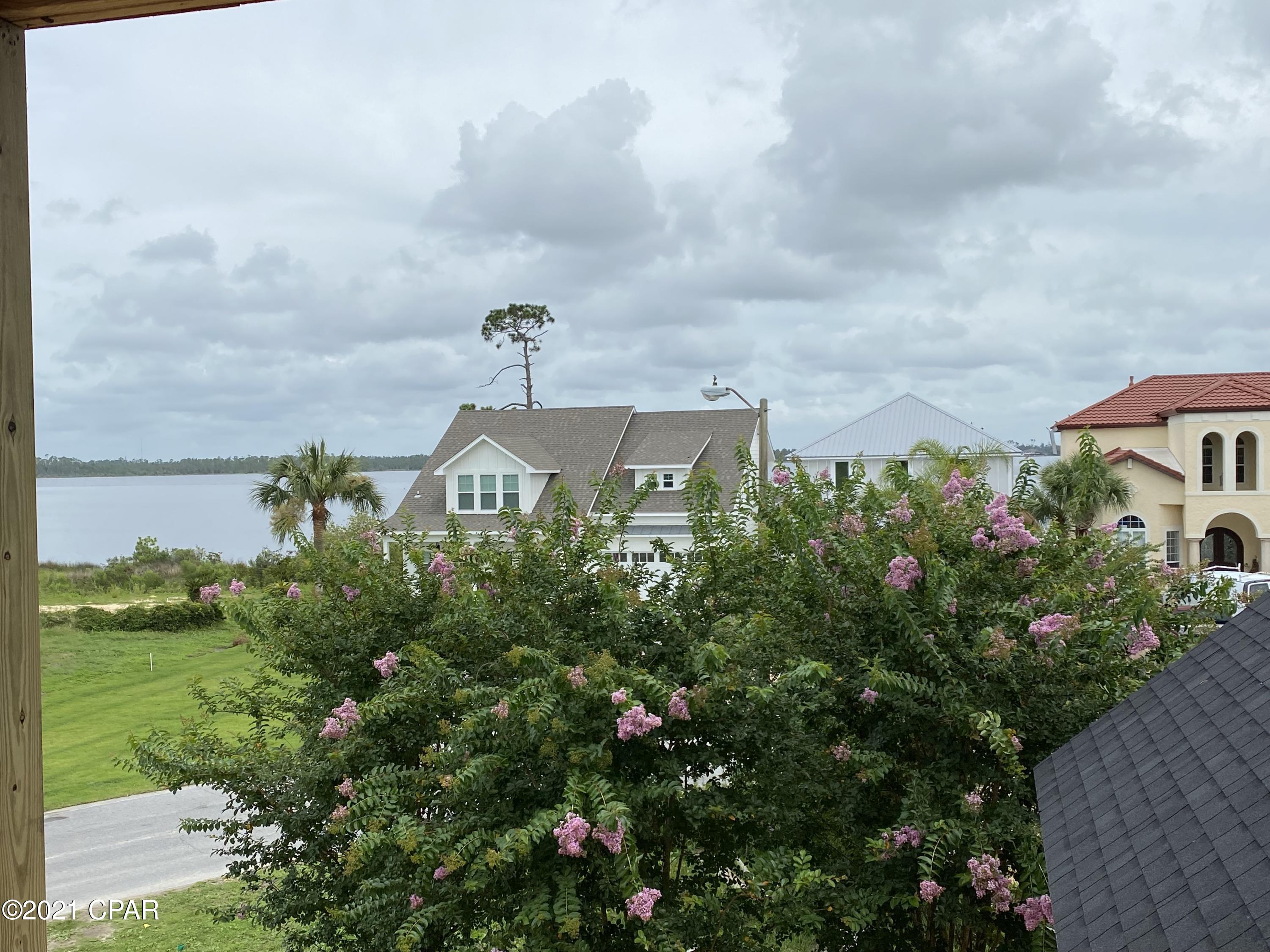 Tropical Bay - Residential