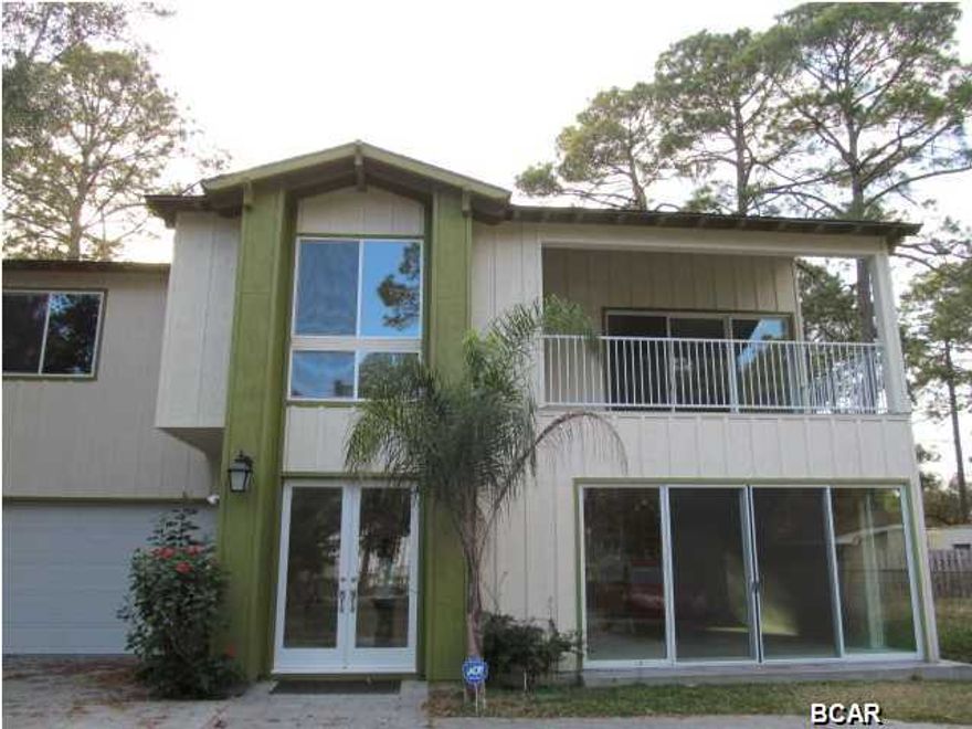 Bay View - 3 bedroom, 2 1/2 bath two story home with garage. Home offers custom cabinetry, stainless steel appliances, tile and carpet flooring and granite countertops. Upstairs

includes 3 bedrooms, 2 baths and laundry room. Master bedroom features balcony with view of the bay. Lawn care included. Lot in front of house does not convey with property.  1 small dog allowed with $50 pet fee and $250 pet deposit.