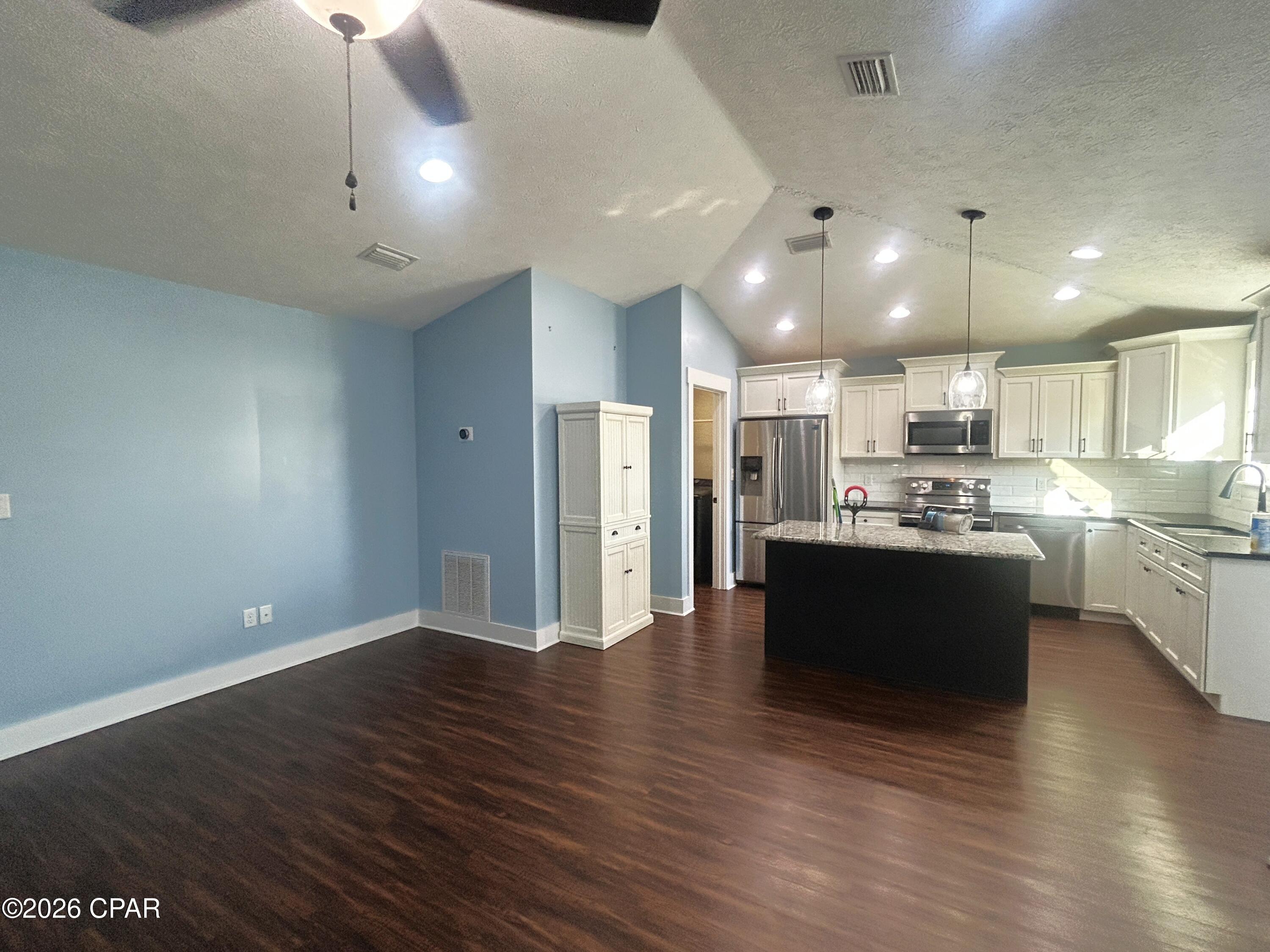 [No Recorded Subdiv] - Residential Lease