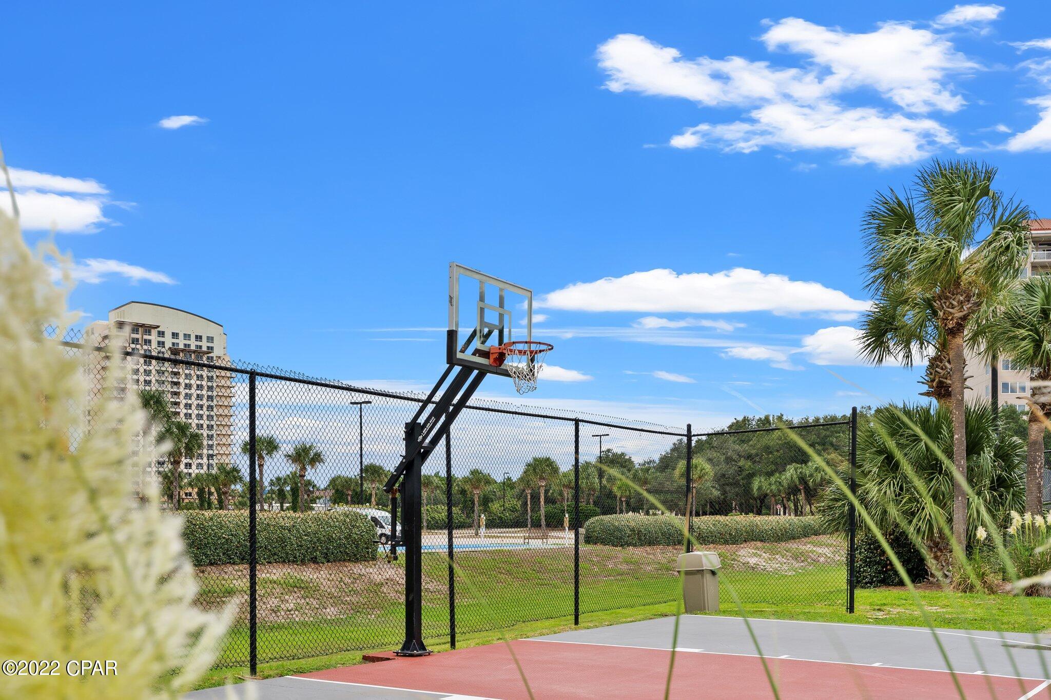 Summit At Topsl - Residential