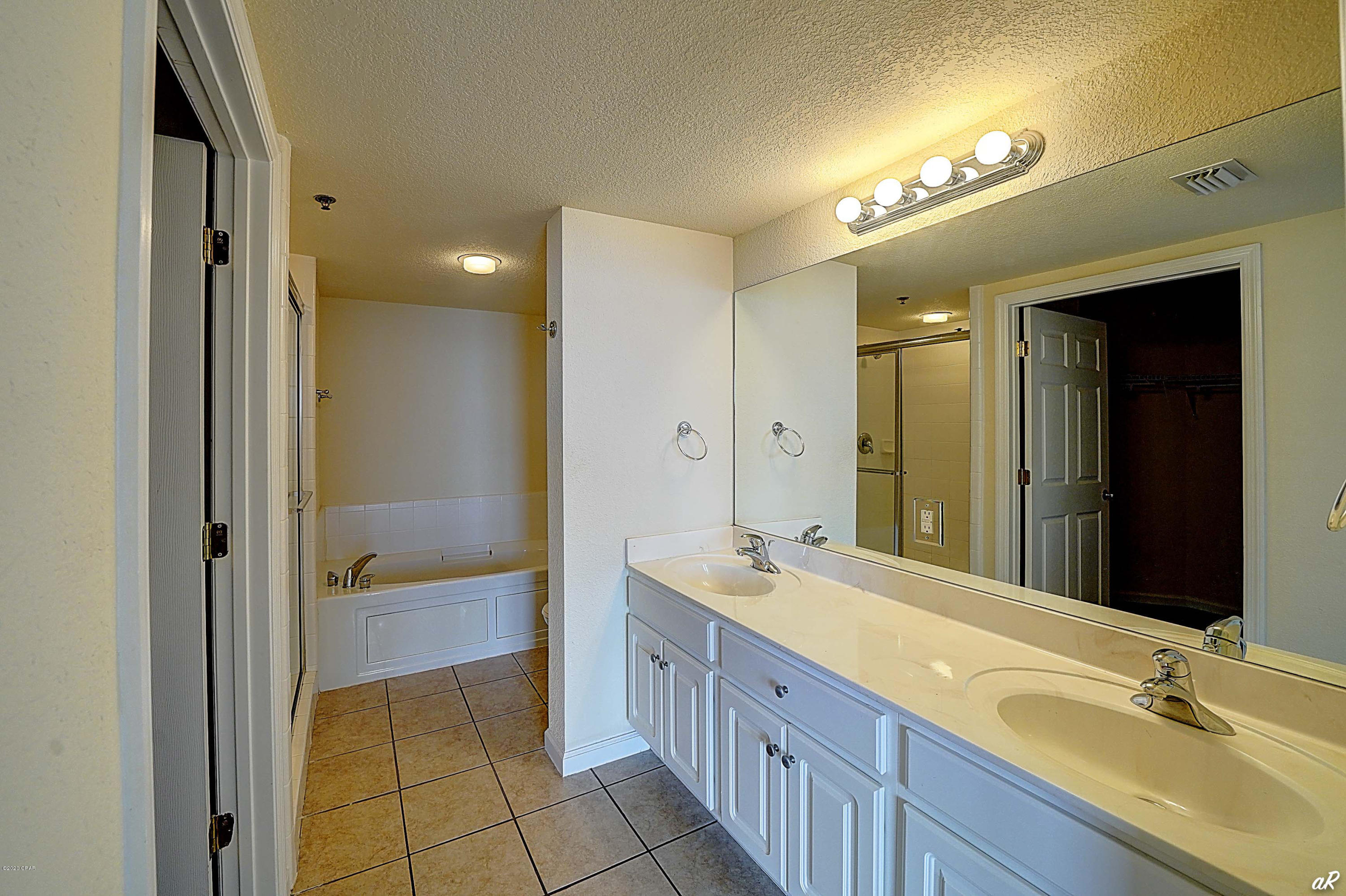 Hibiscus By The Bay - Residential