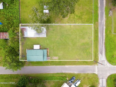 A home in Wewahitchka