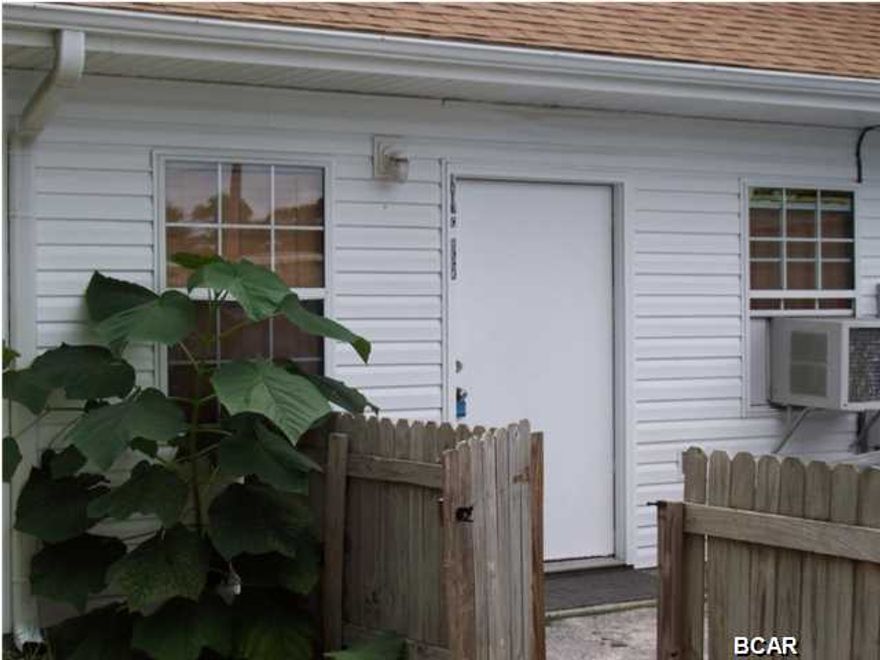 Cute 1BR 1BA open floor plan apartment with new carpet. This unit has water included and a side yard with privacy fence.