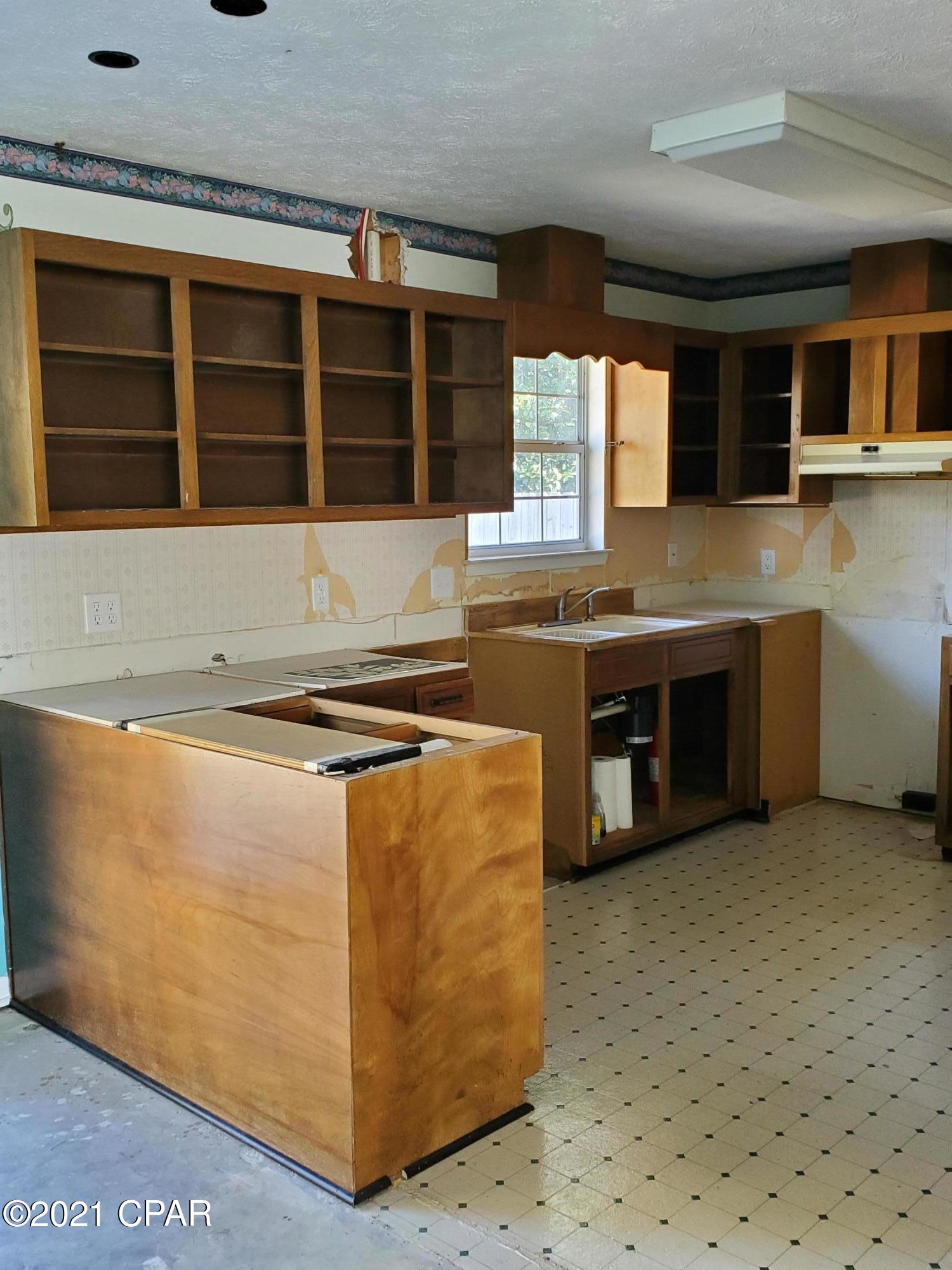 Hutchison's 1st To Bahama Bch - Residential