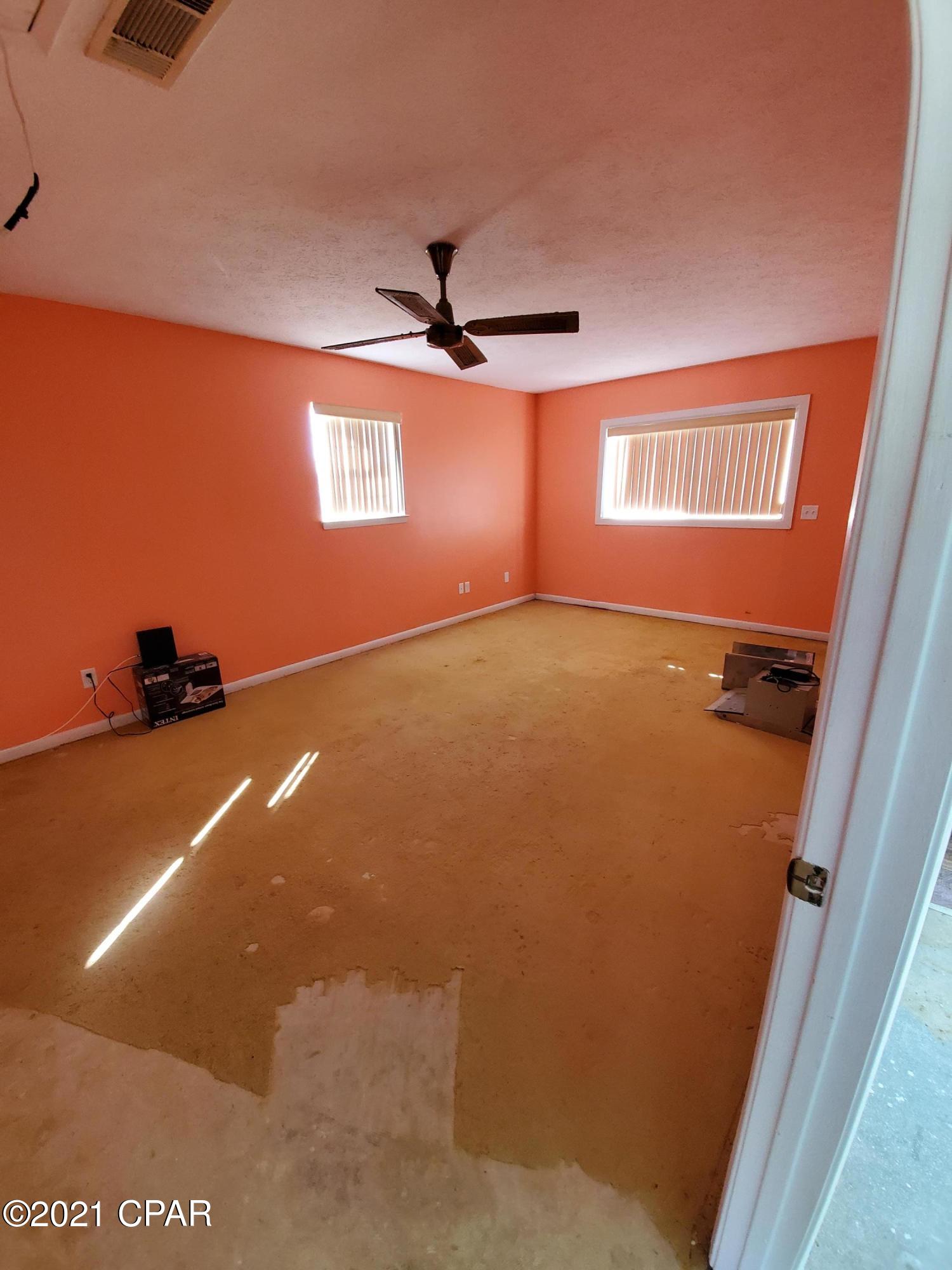 Hutchison's 1st To Bahama Bch - Residential