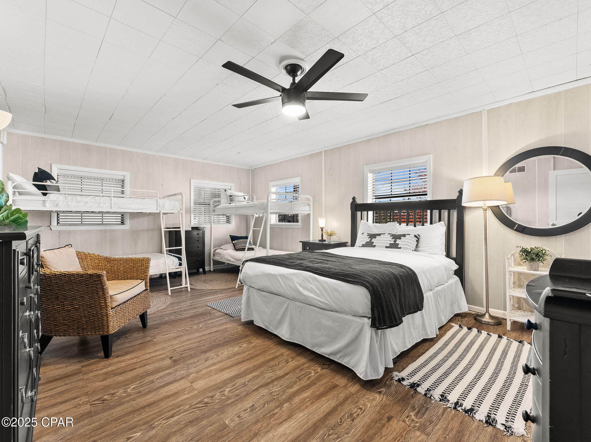 Laguna Beach Estates 7th Add - Residential