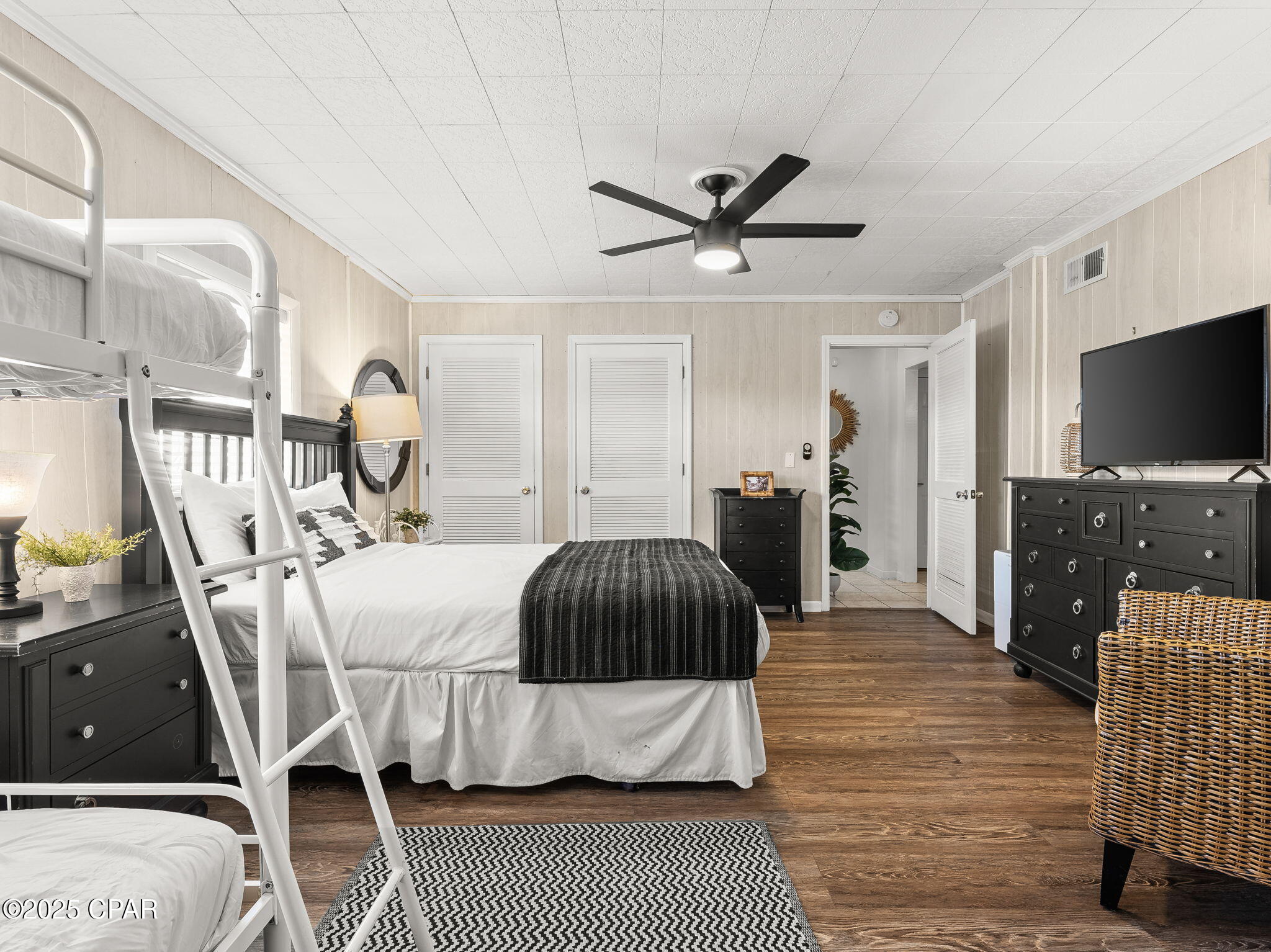 Laguna Beach Estates 7th Add - Residential