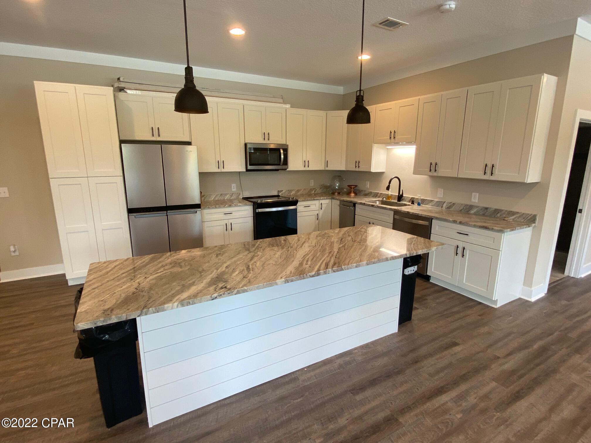 Highland City - Commercial Sale