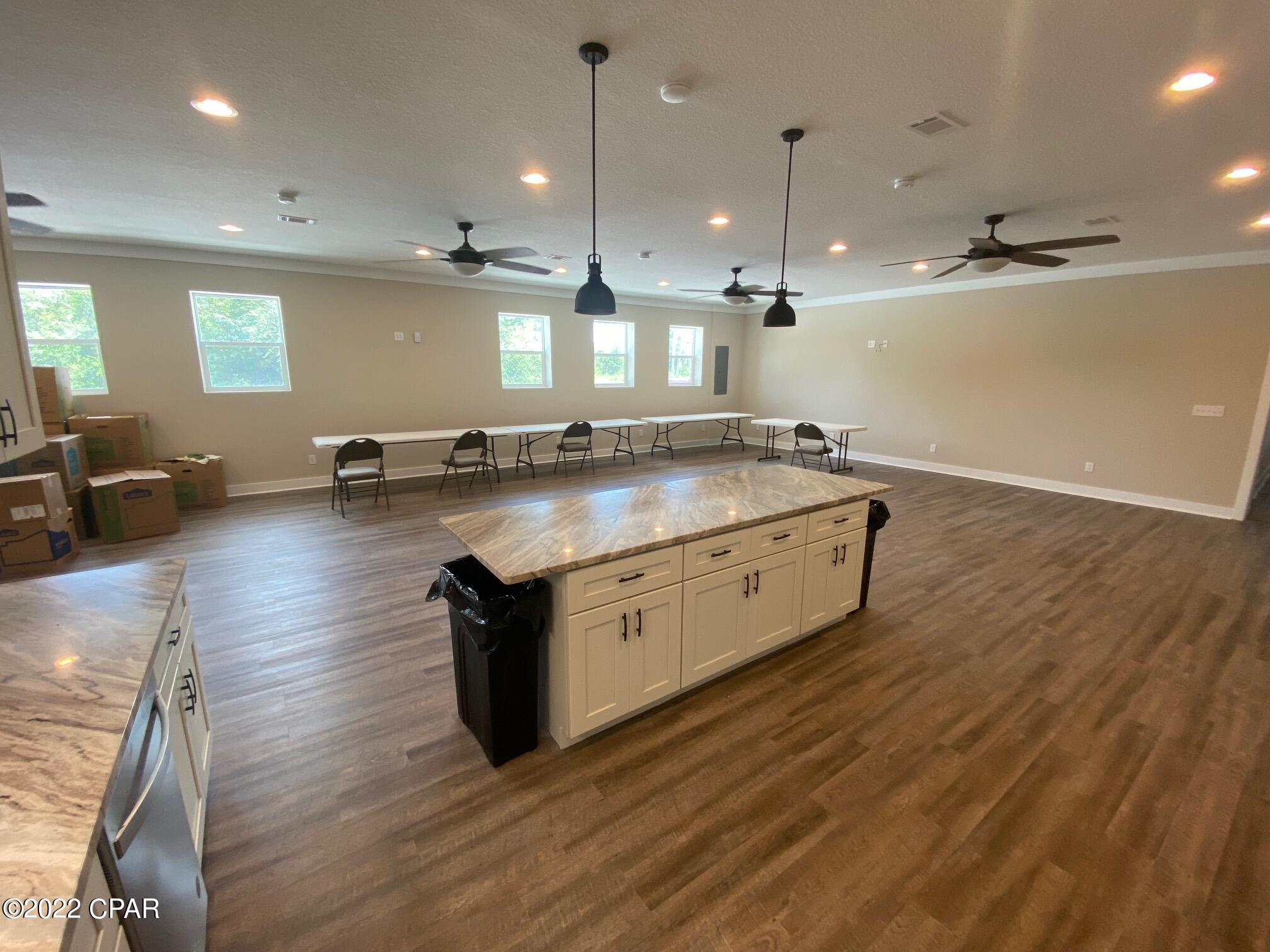 Highland City - Commercial Sale