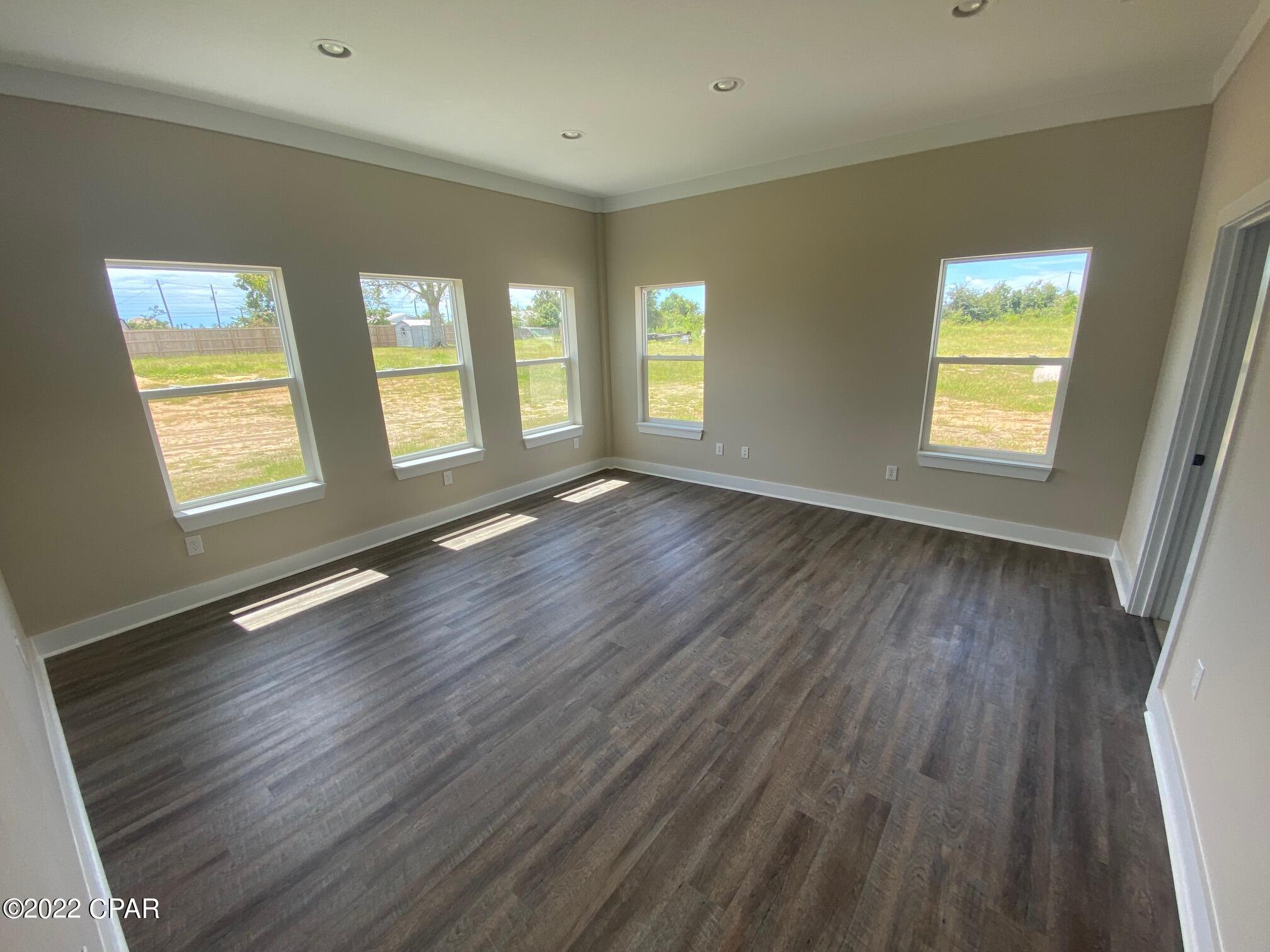 Highland City - Commercial Sale