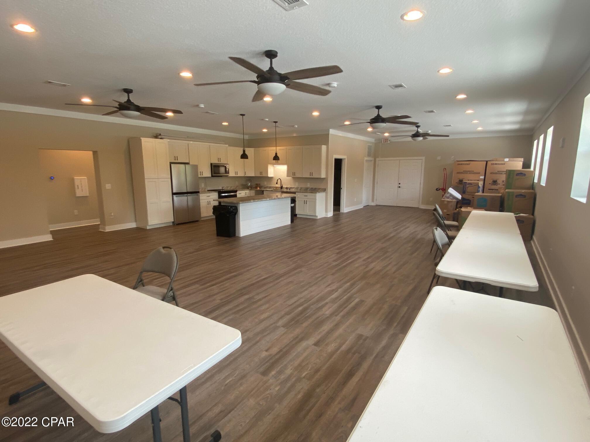 Highland City - Commercial Sale