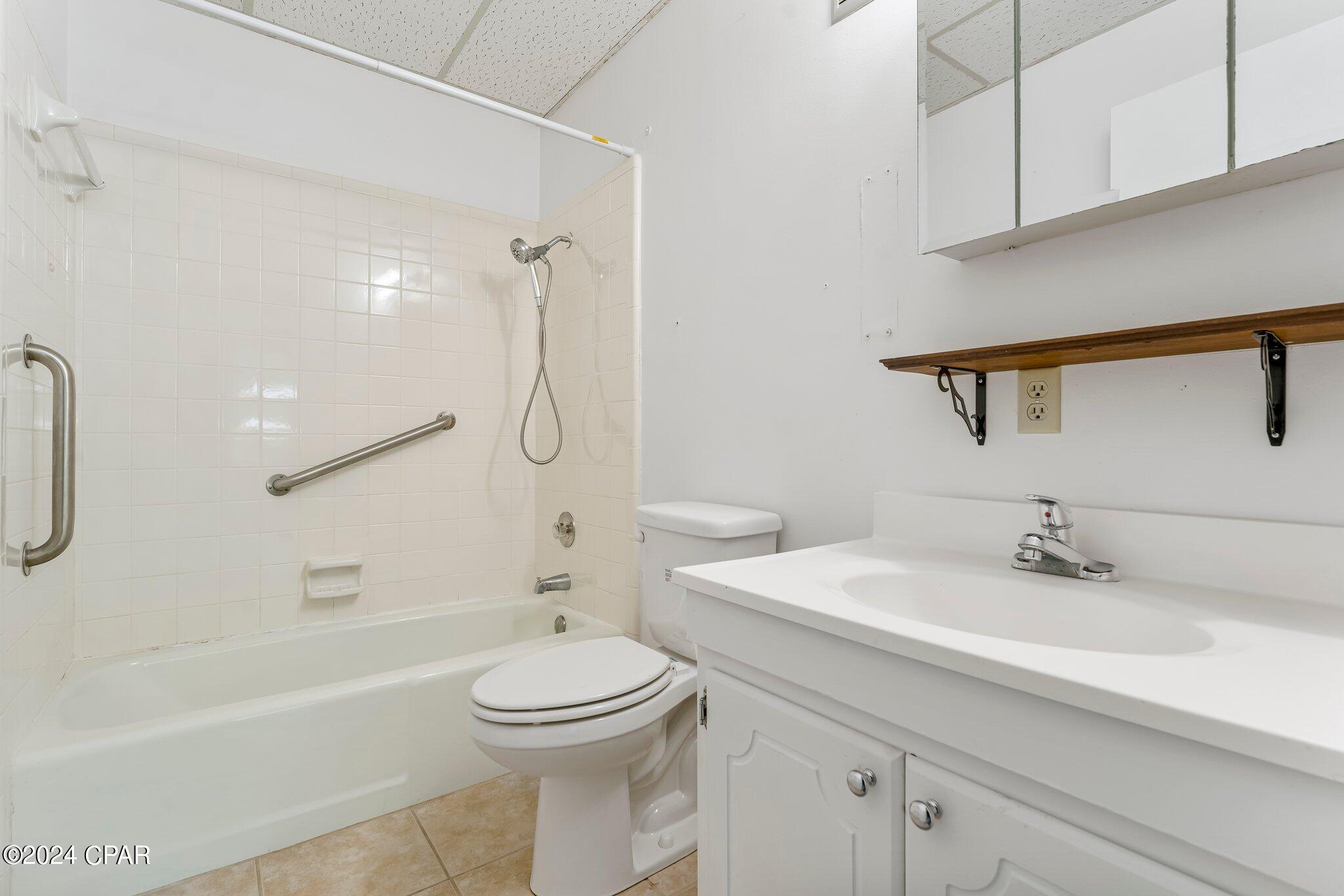 Bay Club Condo Ph 1 - Residential