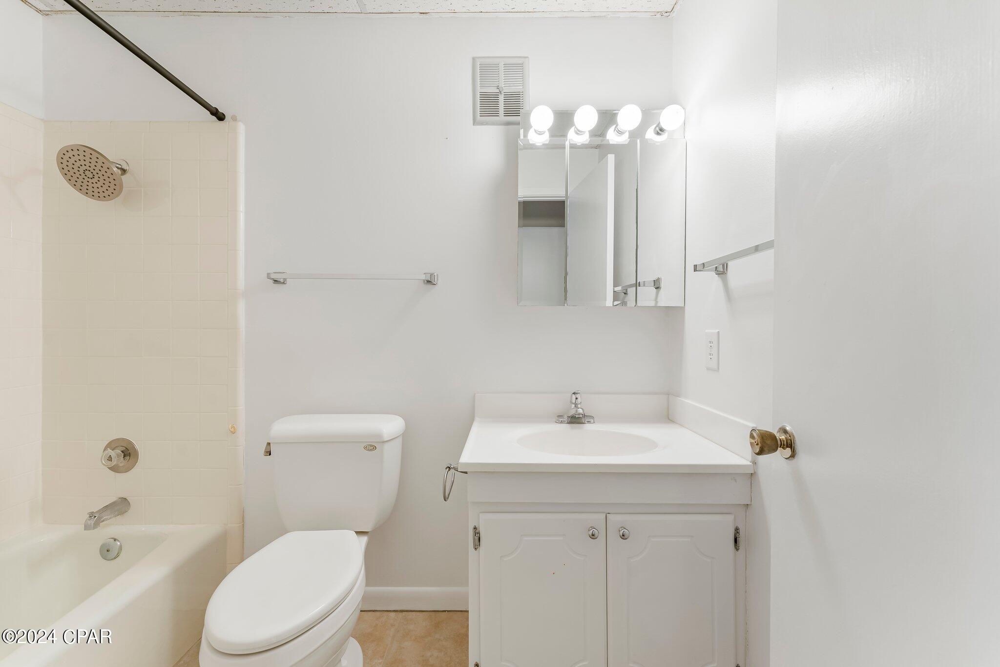 Bay Club Condo Ph 1 - Residential