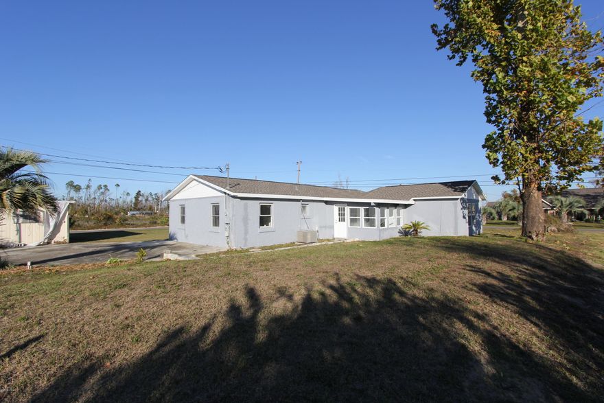 Looking for a big home at a reasonable price?  This may fit what you have been looking for!  An over sized master bedroom and 4 total bedrooms under 90 dollars a sq ft! Don't wait for this one as it will not last long!