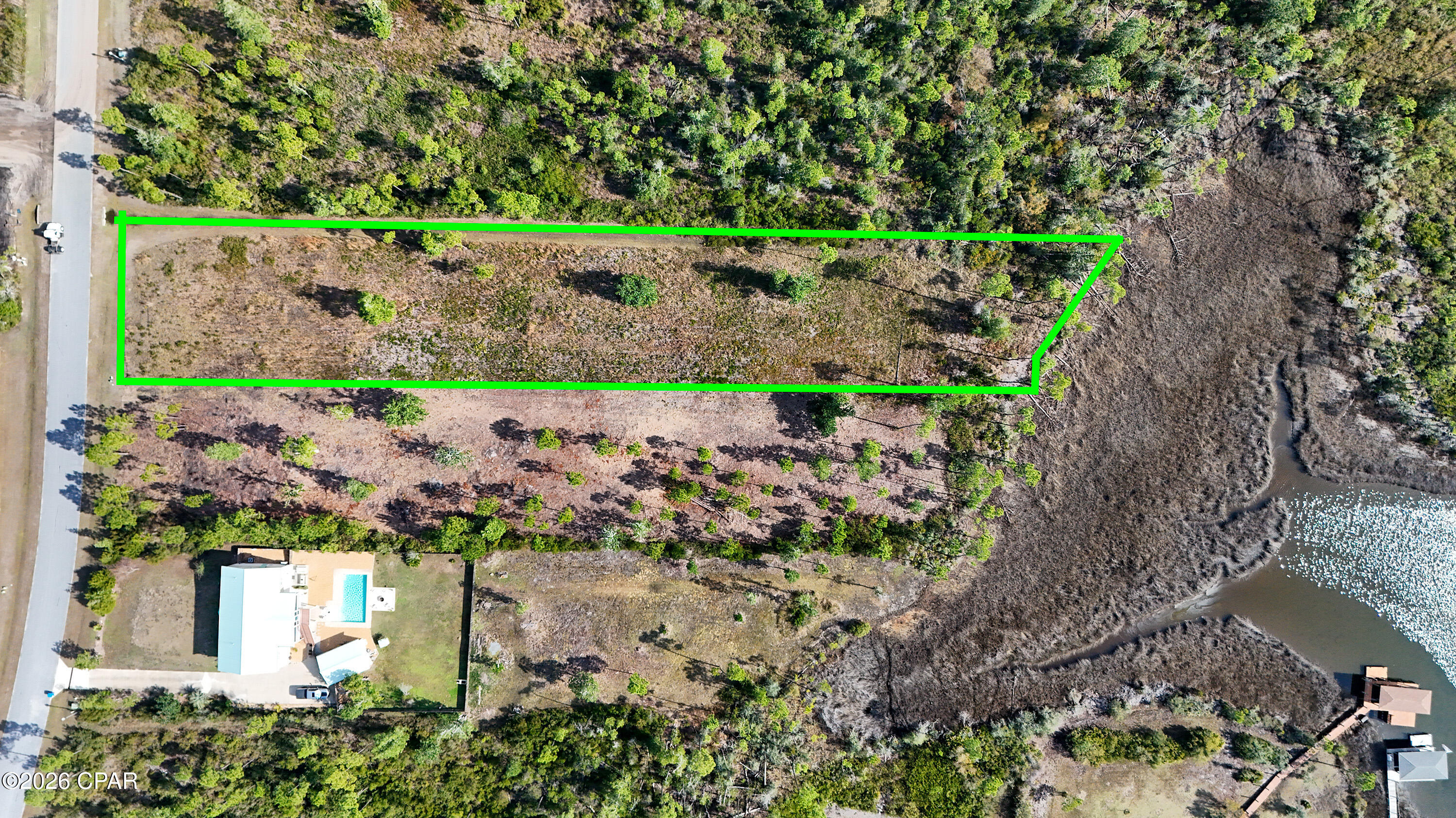 Main image without alt text