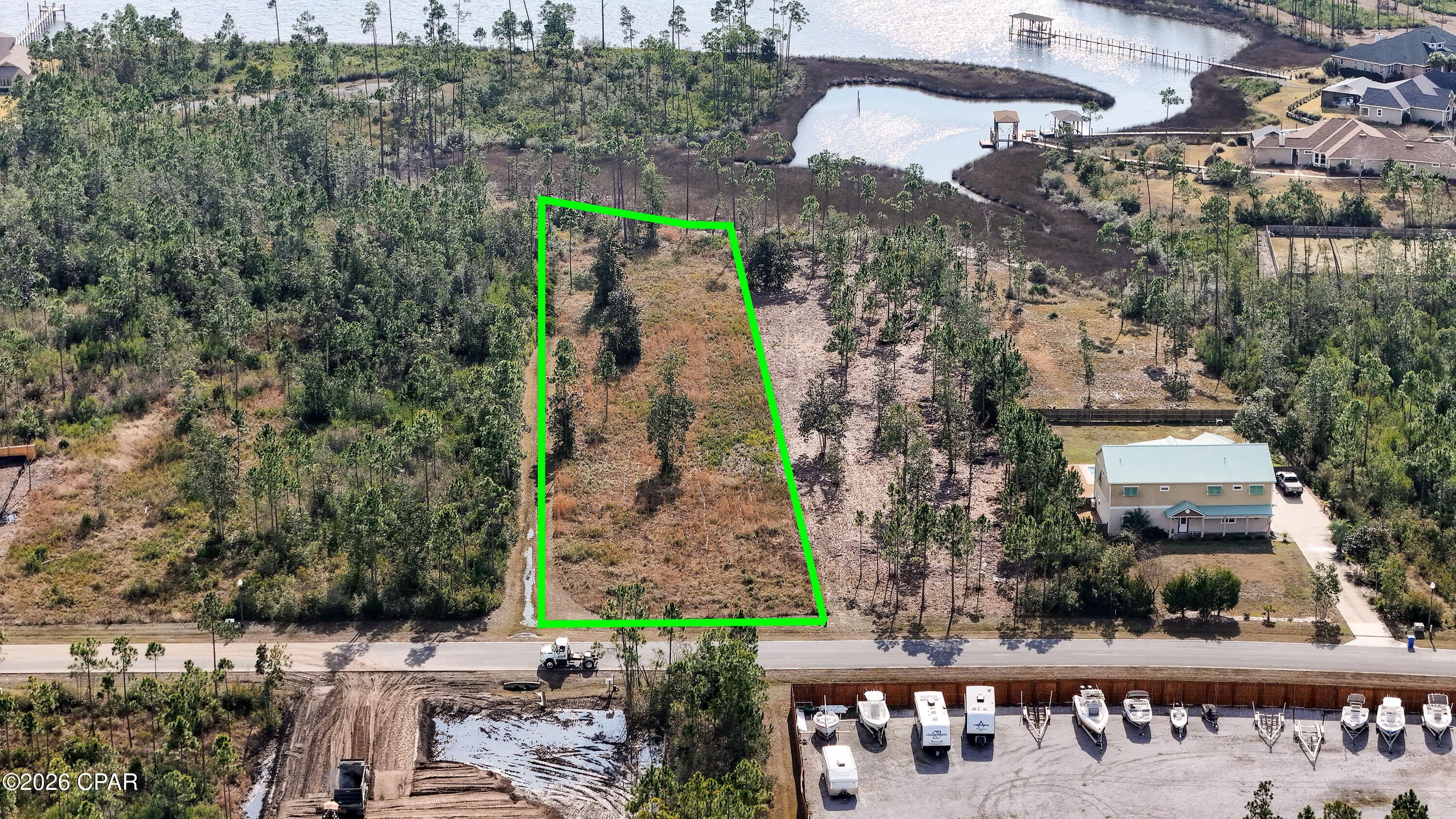 Main image without alt text