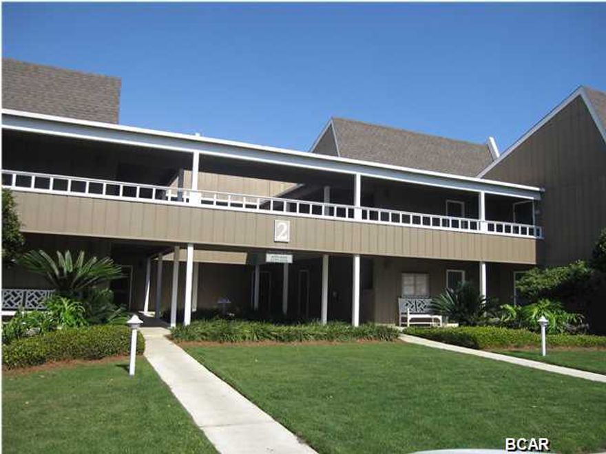 This penthouse Legend Villa has been updated with granite counter tops, hardwood floors, and an extra half bath. It faces a pond on the Nicklaus Golf Course.  Walk to the marina, golf course or shops of Baytown. Bay Point is a gated community with 24 hour roving security, 2 world class golf courses, clay tennis courts, an on site Sheridan Resort, and a full service marina just minutes from the Gulf of Mexico.