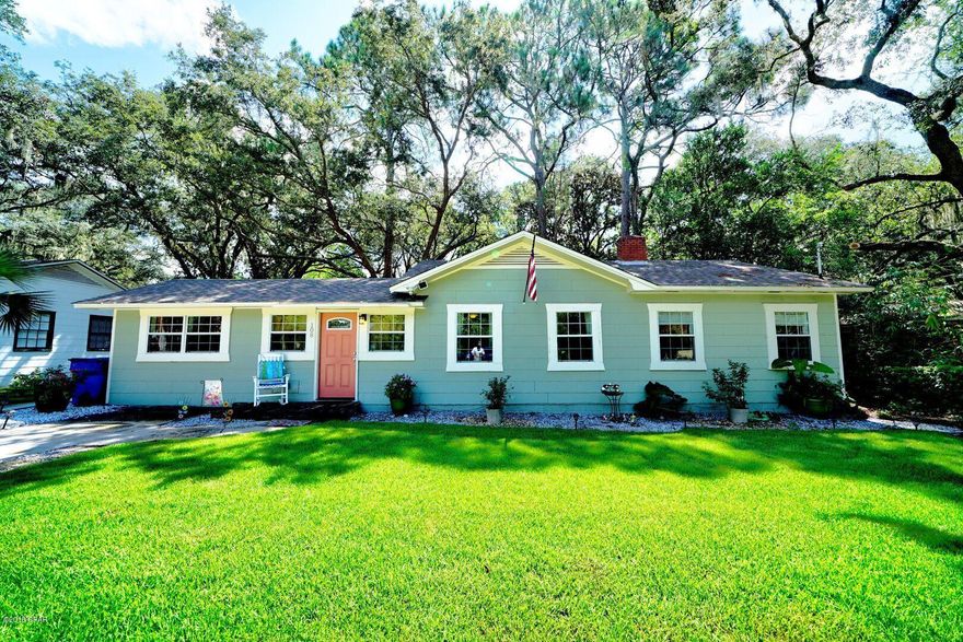 Beautiful home in the quiet Cove community. This home was recently renovated with all new tile and hardwood flooring, new cabinets, granite, backslash, lighting and more. Roof is approximately 3 years old. The large foyer has many possibilities and could be used as a formal dining area, den or office. This split floorplan provides privacy for the separate master suite. The owners have added a large circular driveway and new landscaping for a welcoming entry and great curb appeal. The backyard is an oasis for relaxing and entertaining. Turn key home in the heart of the Cove!