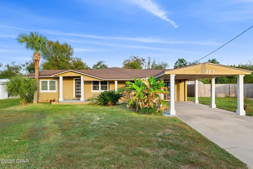 3 Bedroom/ 2 bath home located in the center of town! This home sits minutes from restaurants, grocery, shopping and more! Move in ready, featuring a fully fenced backyard! Home features Hunter Douglas smart blinds, Ecobee, Vivint alarm system. Inside you will find tile flooring throughout. Open concept kitchen/living, quartzite countertops, kitchen bar, stainless steel appliances, and wine cooler. Master bedroom features floating vanity, walk in closet, jacuzzi and walk in shower. Call to schedule your private showing today!