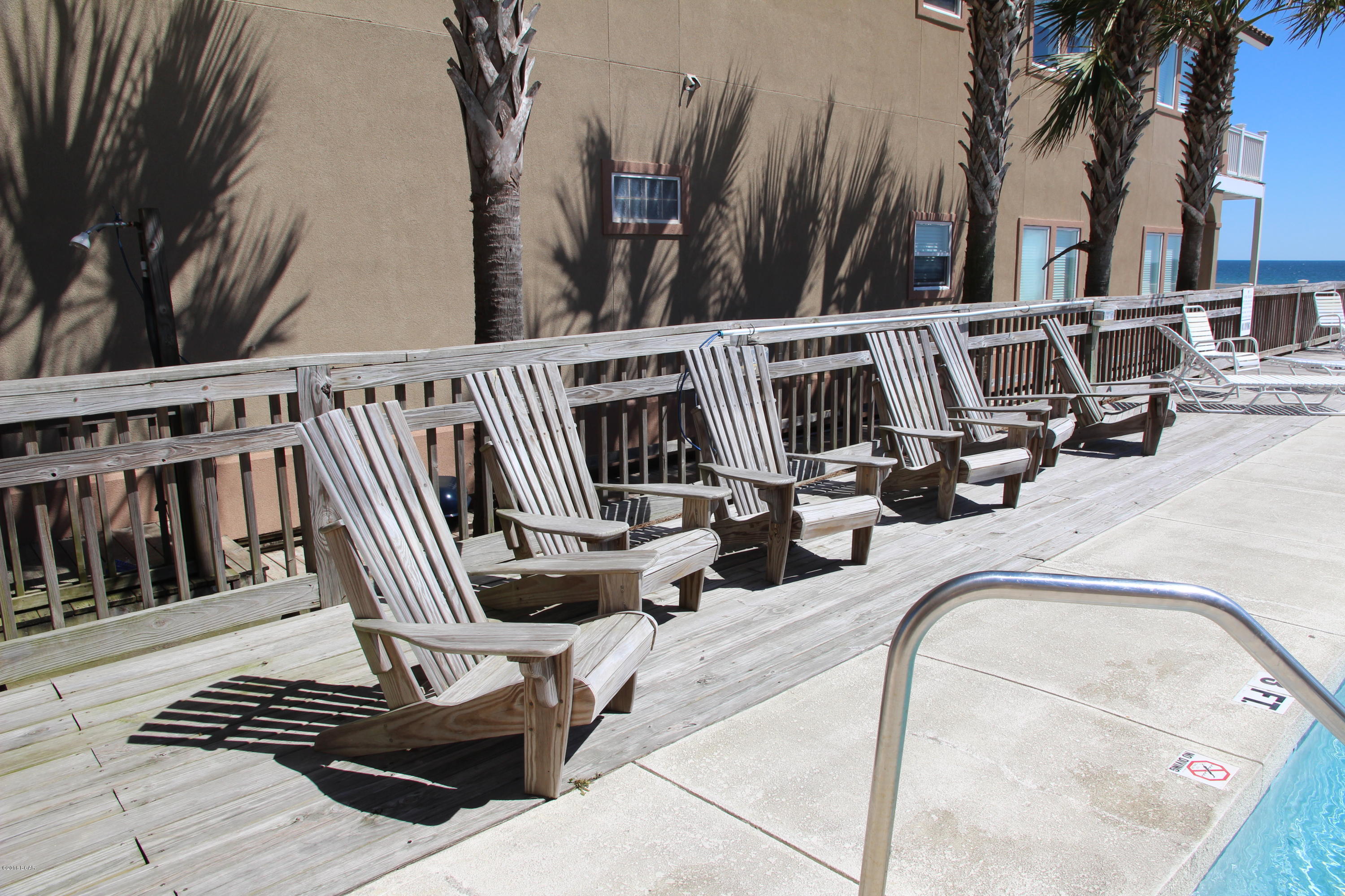 La Valencia Beach Resort - Land