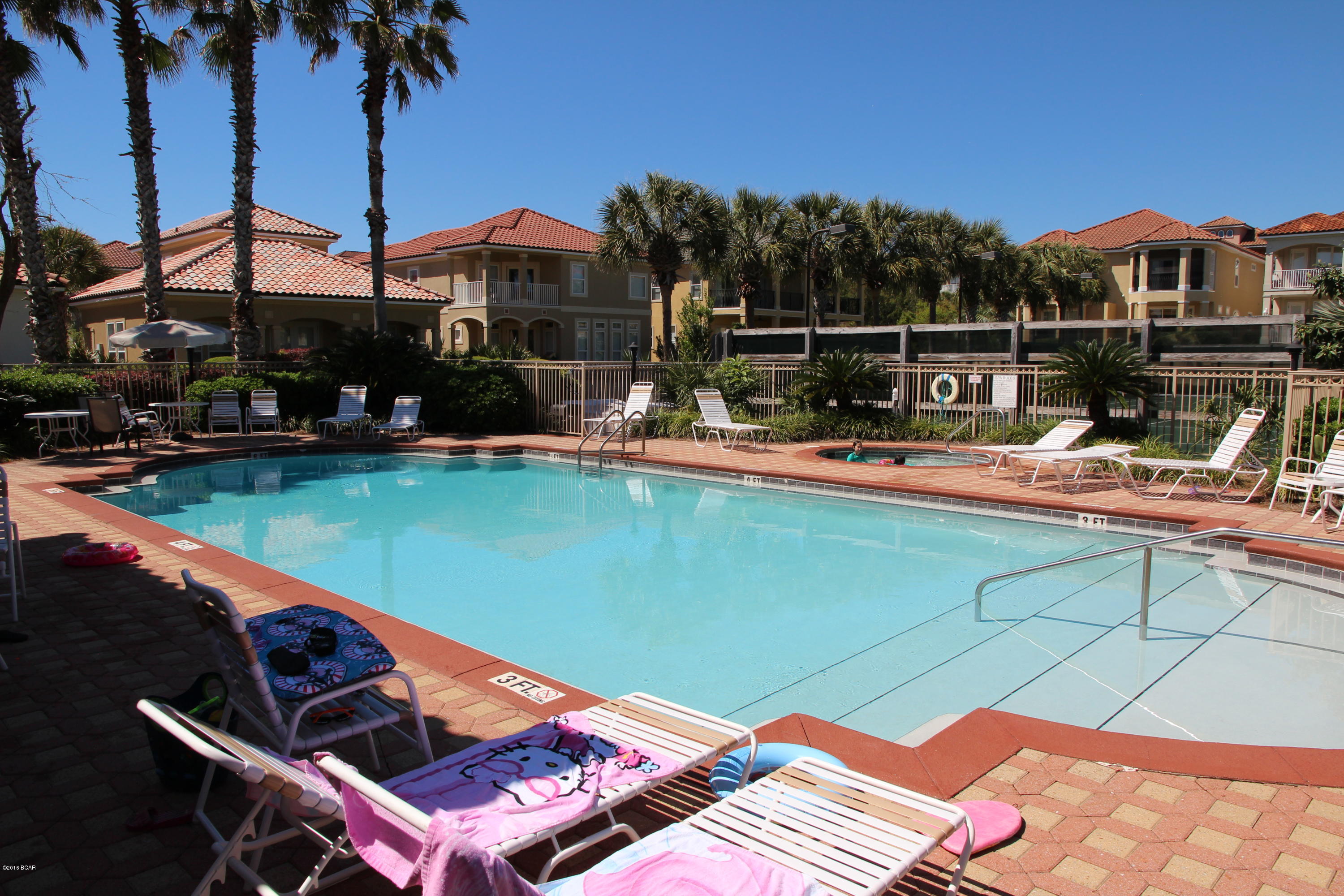 La Valencia Beach Resort - Land