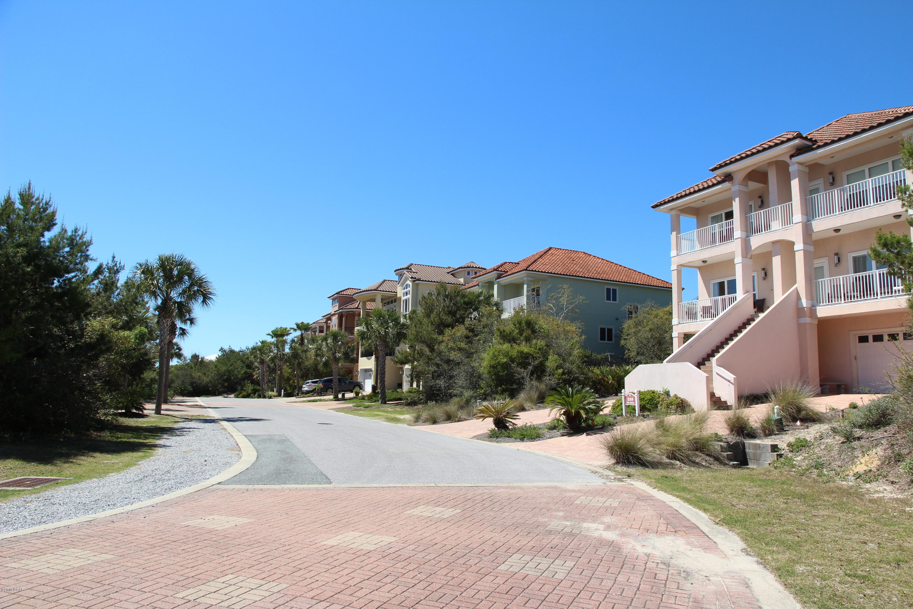 La Valencia Beach Resort - Land